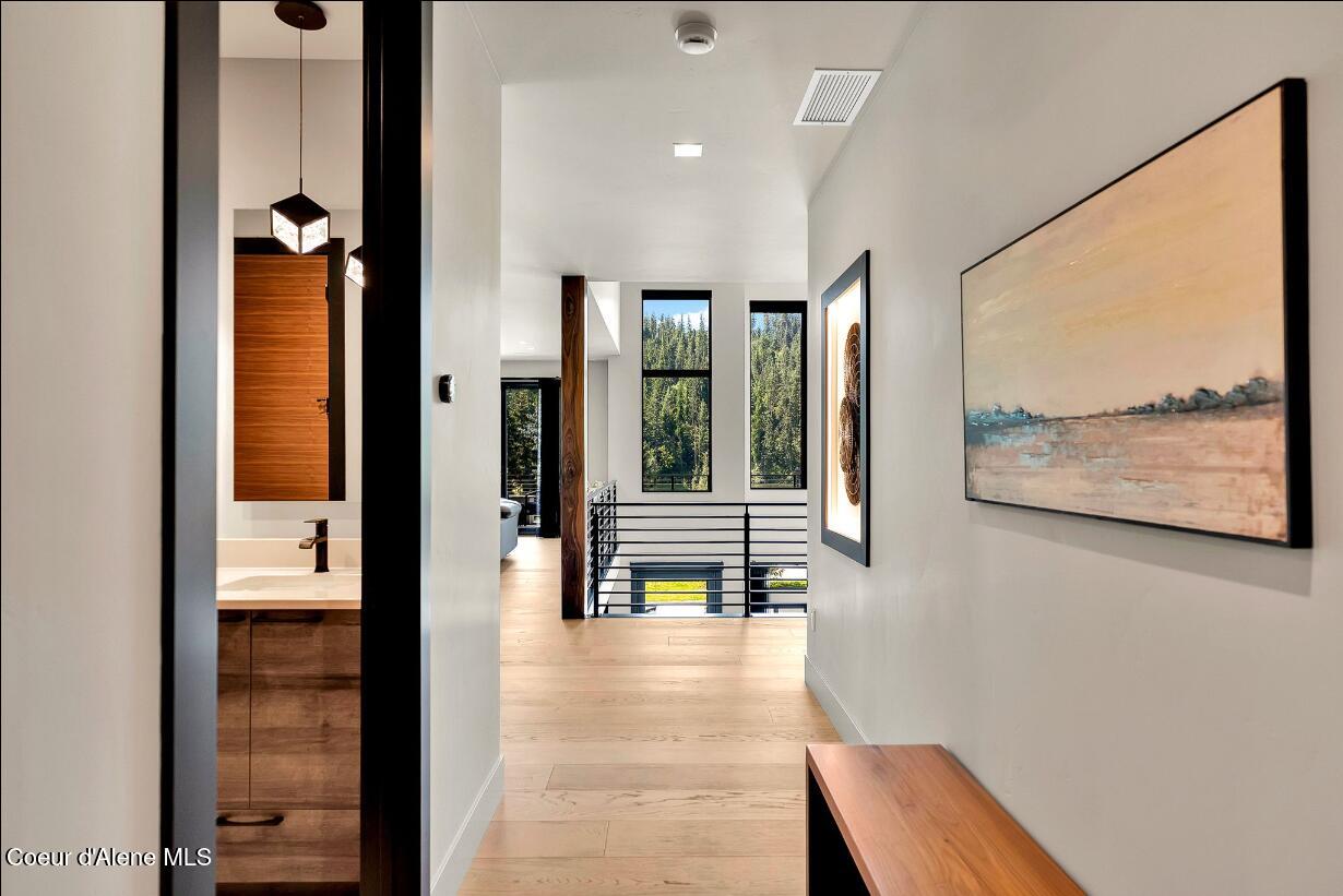 Coeur D'alene, Idaho, 83814, United States, 4 Bedrooms Bedrooms, ,4 BathroomsBathrooms,Residential,For Sale,1927385