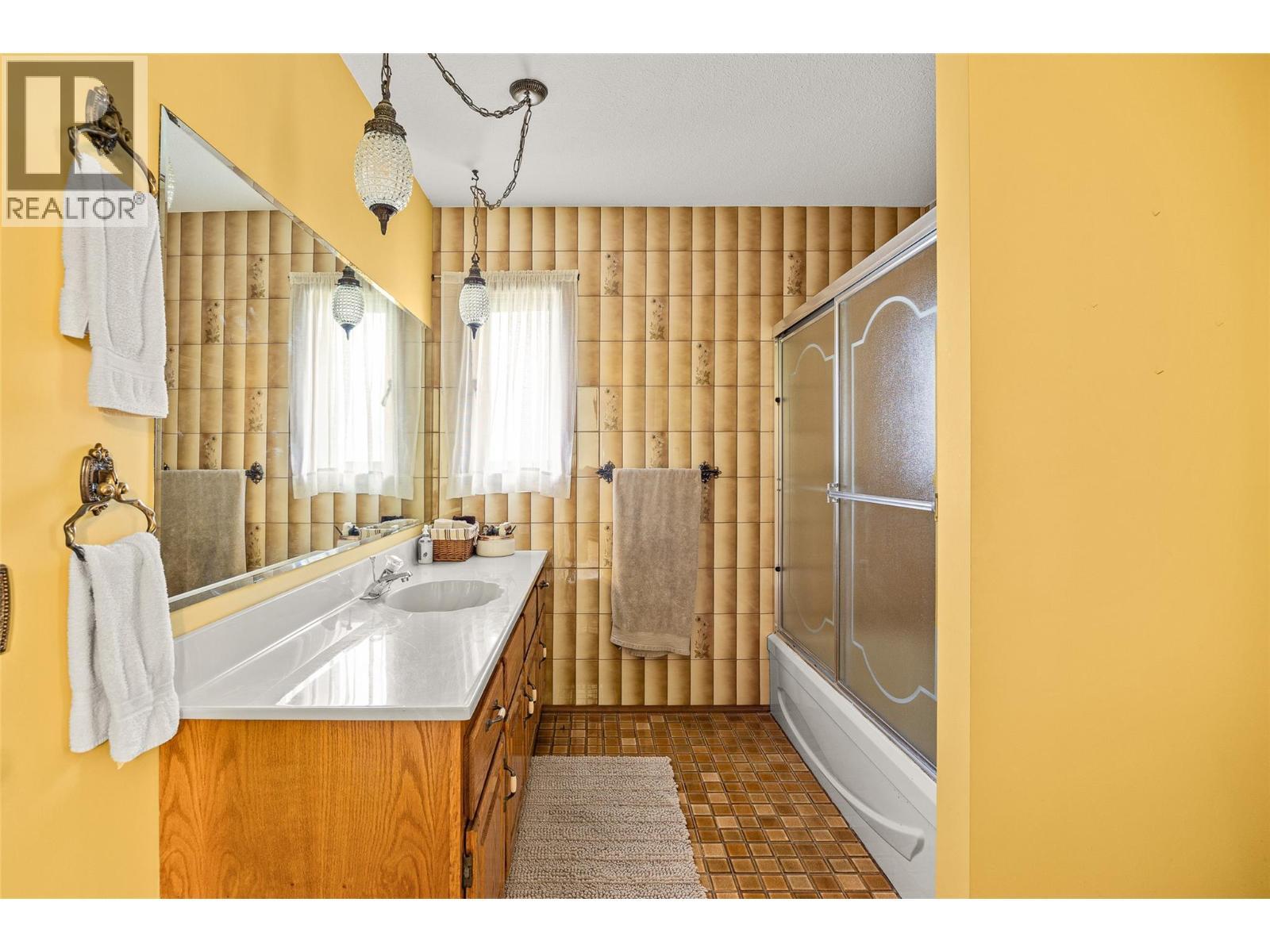 KELOWNA, British Columbia, V1V 1J5, CA, 2 Bedrooms Bedrooms, ,2 BathroomsBathrooms,Residential,For Sale,1948319