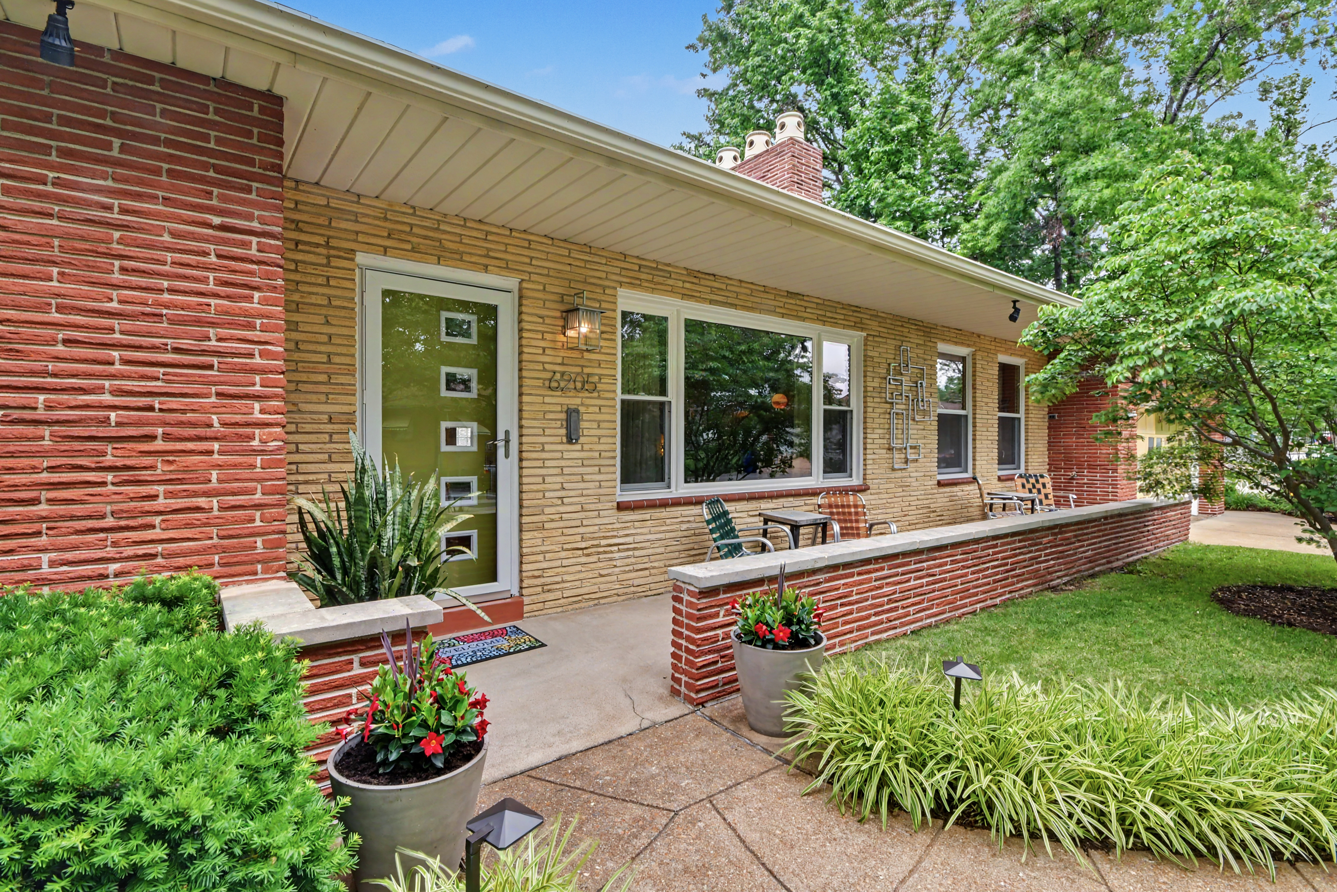  You’ll fall in love with this charming midcentury ranch. - 物件實景