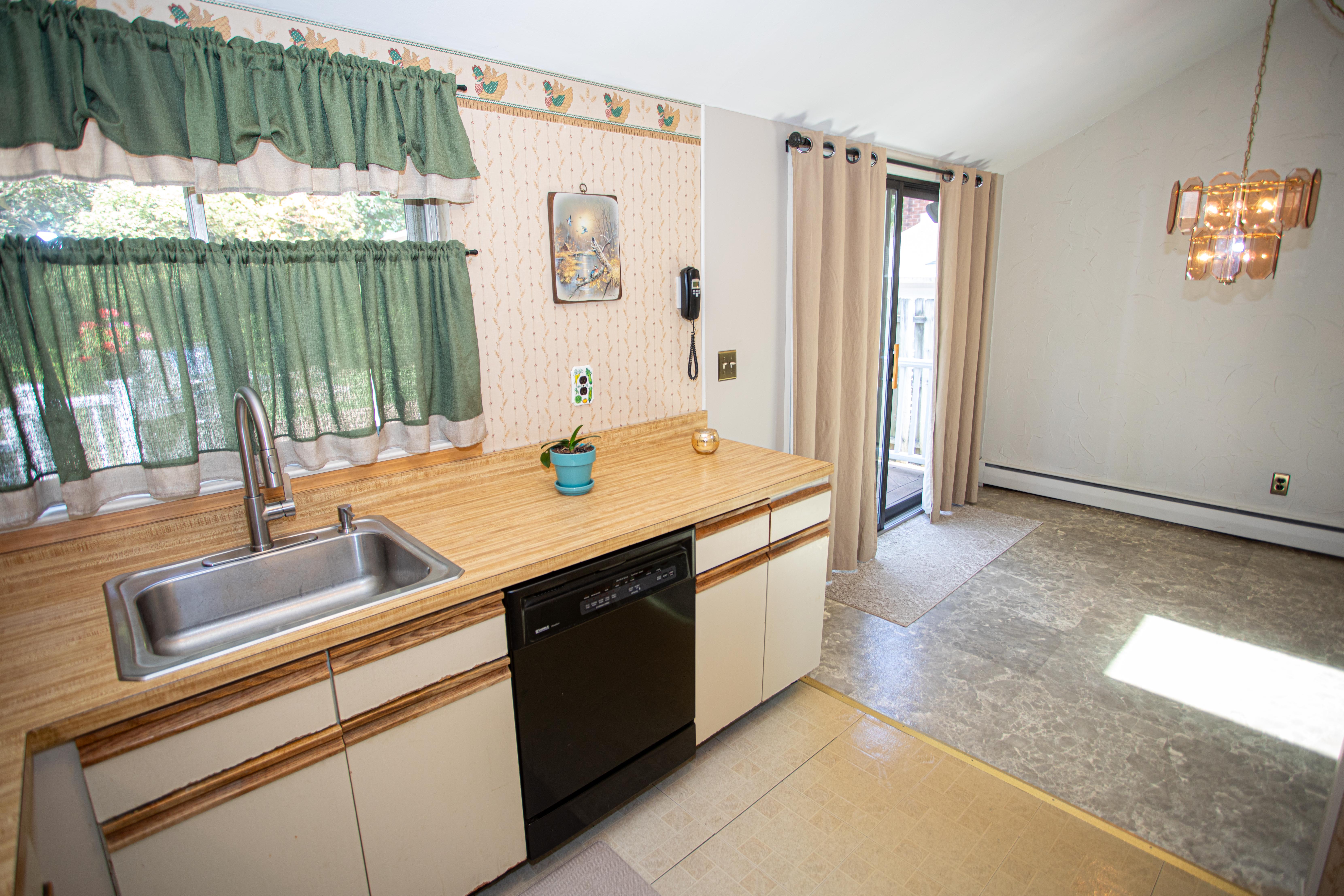 Parlin, New Jersey, 08859, United States, 3 Bedrooms Bedrooms, ,2 BathroomsBathrooms,Residential,For Sale,1915200