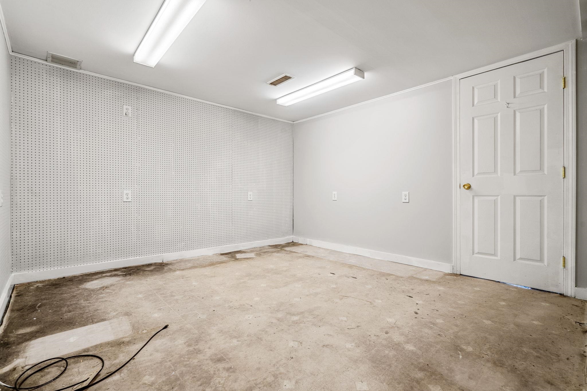 Pelham, New Hampshire, 03076, United States, 3 Bedrooms Bedrooms, ,1 BathroomBathrooms,Residential,For Sale,1991276