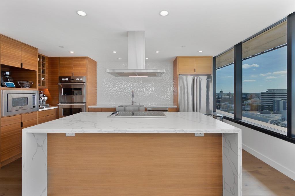 Sacramento, California, 95814, United States, 2 Bedrooms Bedrooms, ,3 BathroomsBathrooms,Residential,For Sale,1905892