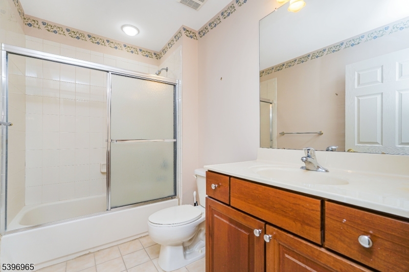 Franklin Twp., New Jersey, 08873, United States, 2 Bedrooms Bedrooms, ,3 BathroomsBathrooms,Residential,For Sale,1992917