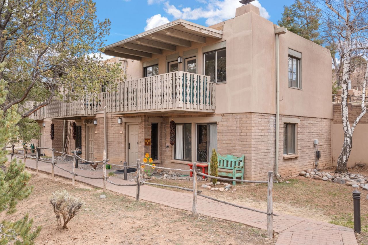 Santa Fe, New Mexico, 87501, United States, 2 Bedrooms Bedrooms, ,3 BathroomsBathrooms,Residential,For Sale,1959101