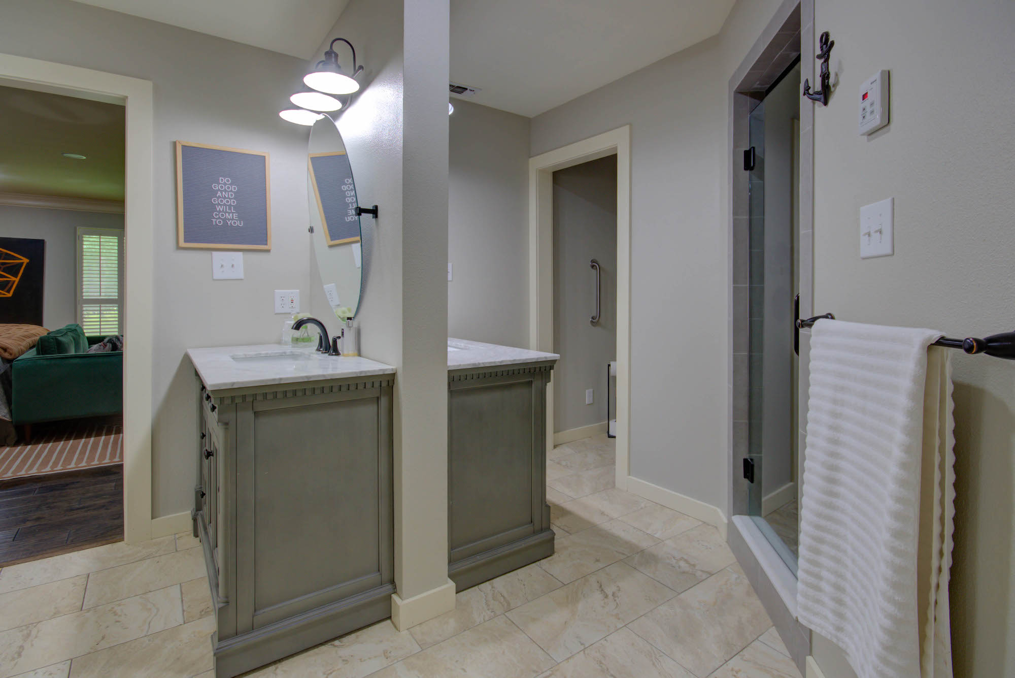 Texarkana, Texas, 75503, United States, 3 Bedrooms Bedrooms, ,4 BathroomsBathrooms,Residential,For Sale,1887104
