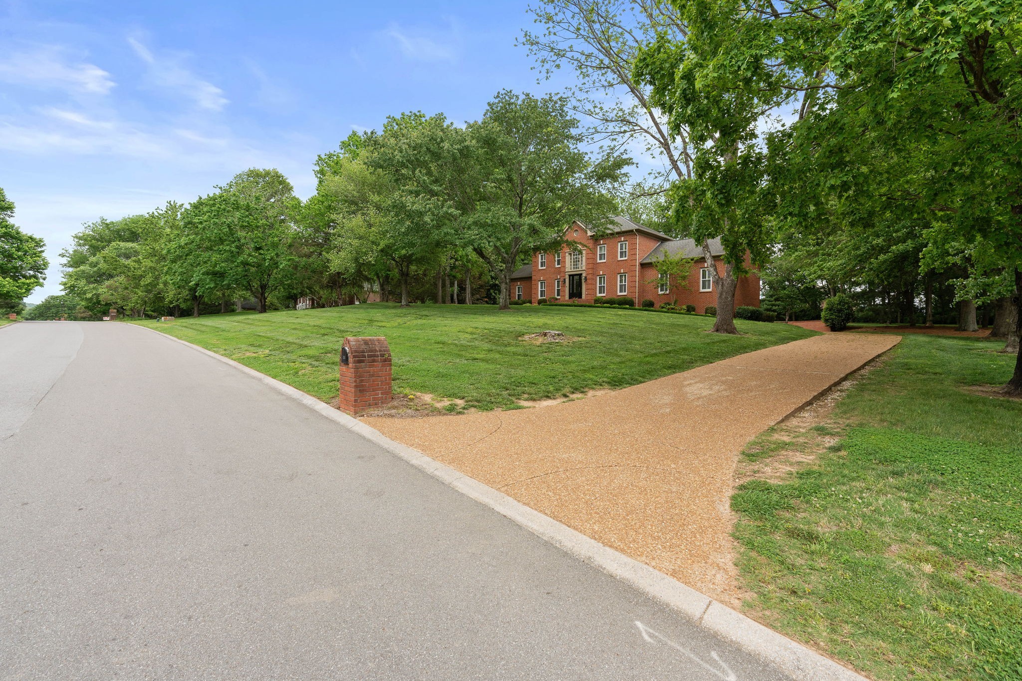 Brentwood, Tennessee, 37027, United States, 4 Bedrooms Bedrooms, ,6 BathroomsBathrooms,Residential,For Sale,1987820