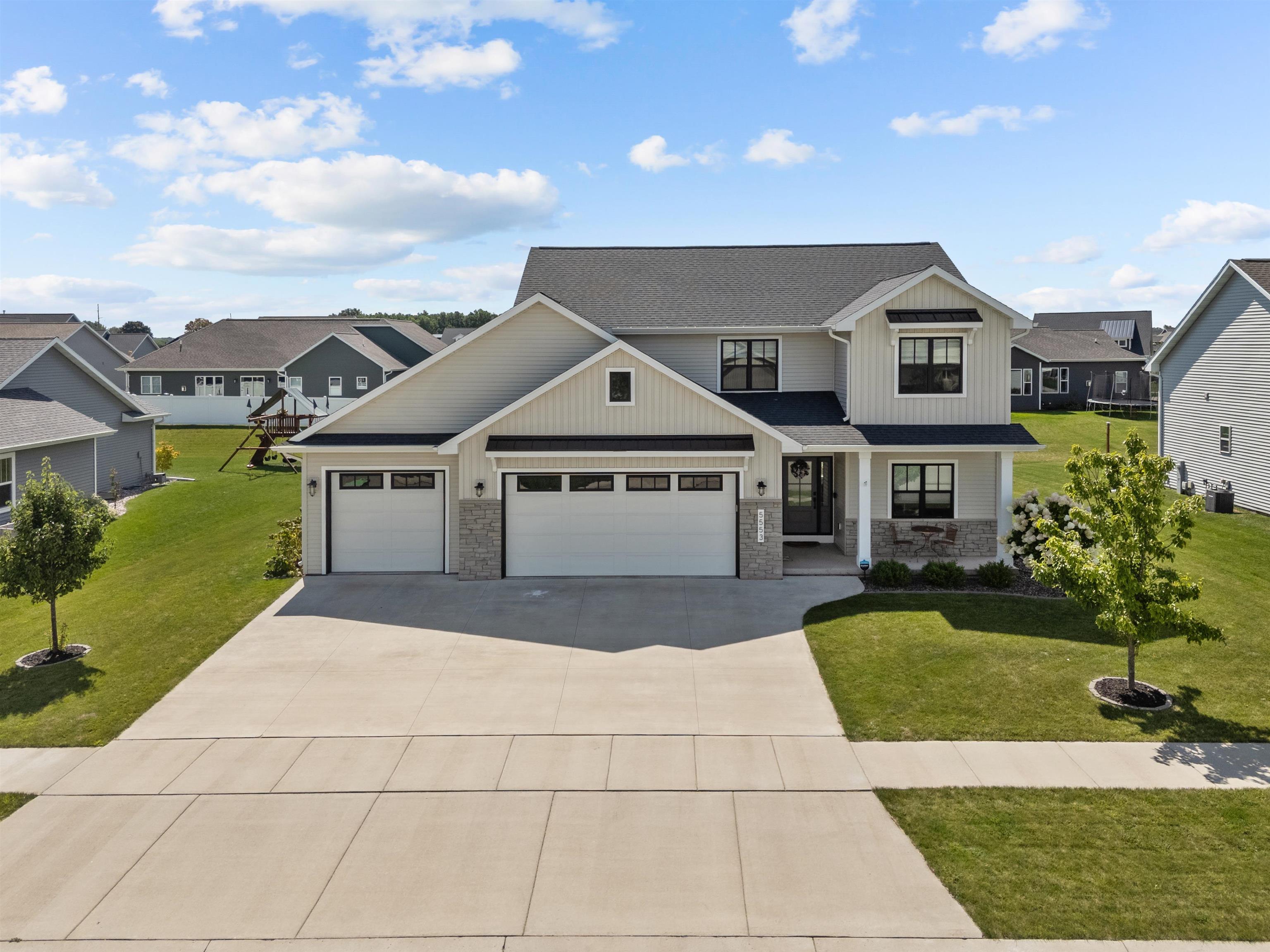Appleton, Wisconsin, 54915, United States, 4 Bedrooms Bedrooms, ,4 BathroomsBathrooms,Residential,For Sale,1942939