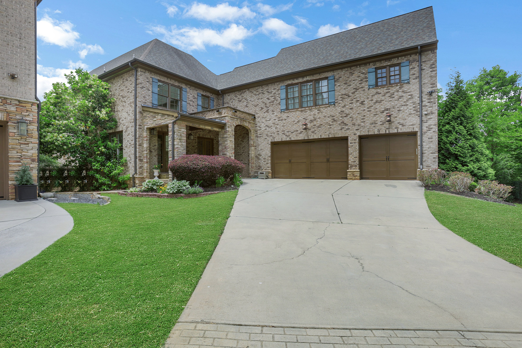  Sophisticated Brick Residence in Coveted Brookhaven Location - 物件實景