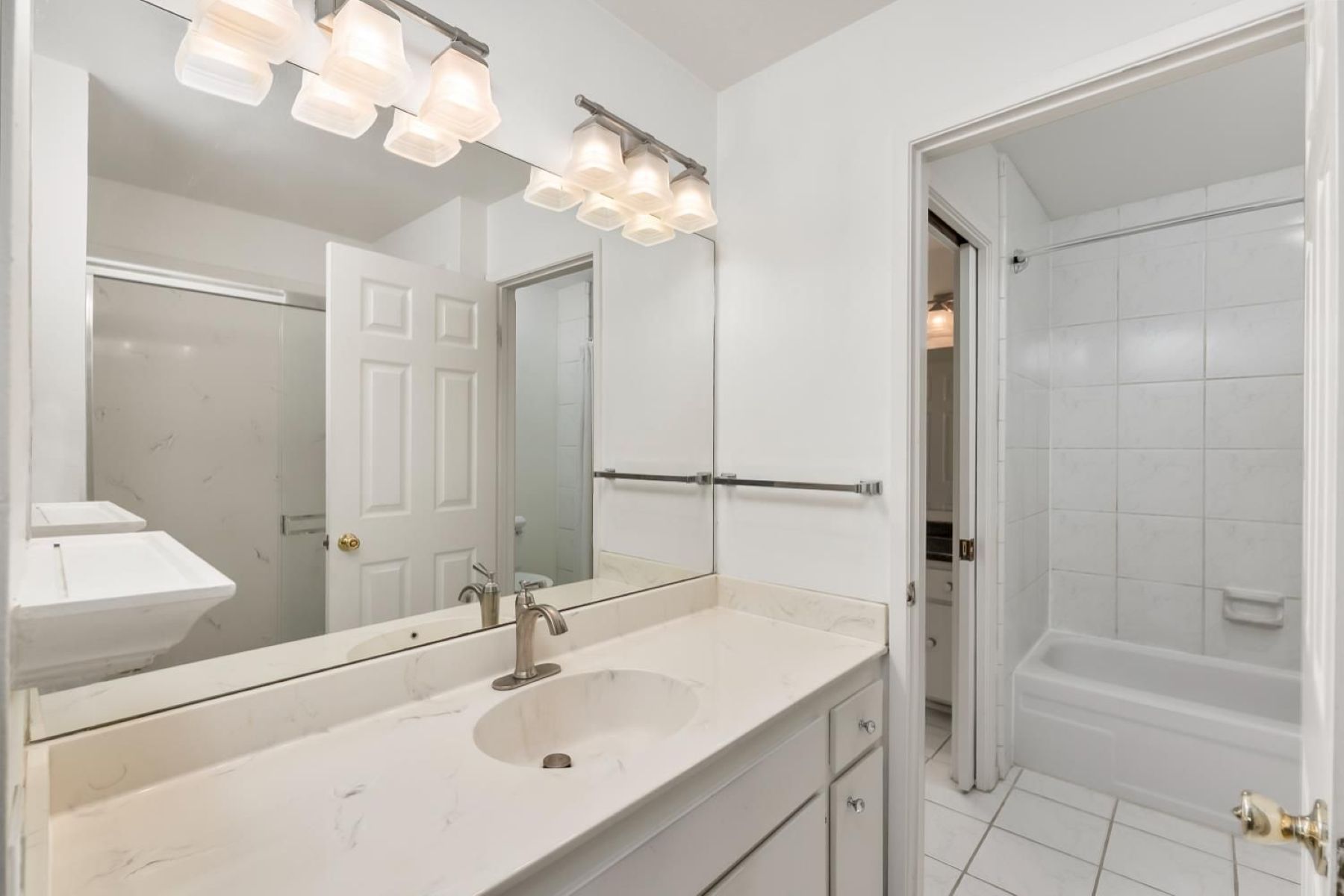  709 Woodside Lane East #2, Sacramento, CA 95825 - 物件實景