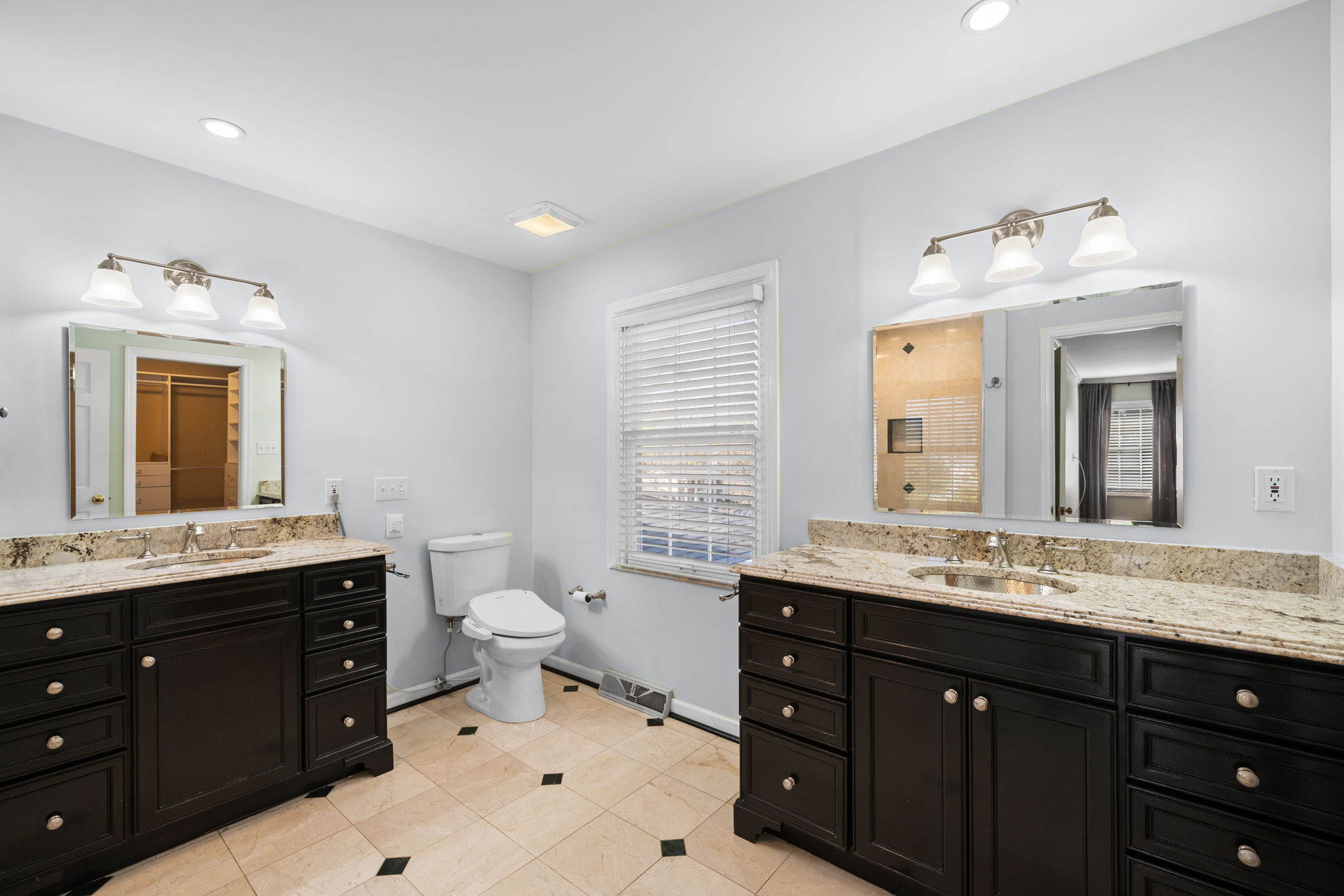  Nestled in the highly sought-after Des Peres area - 物件實景