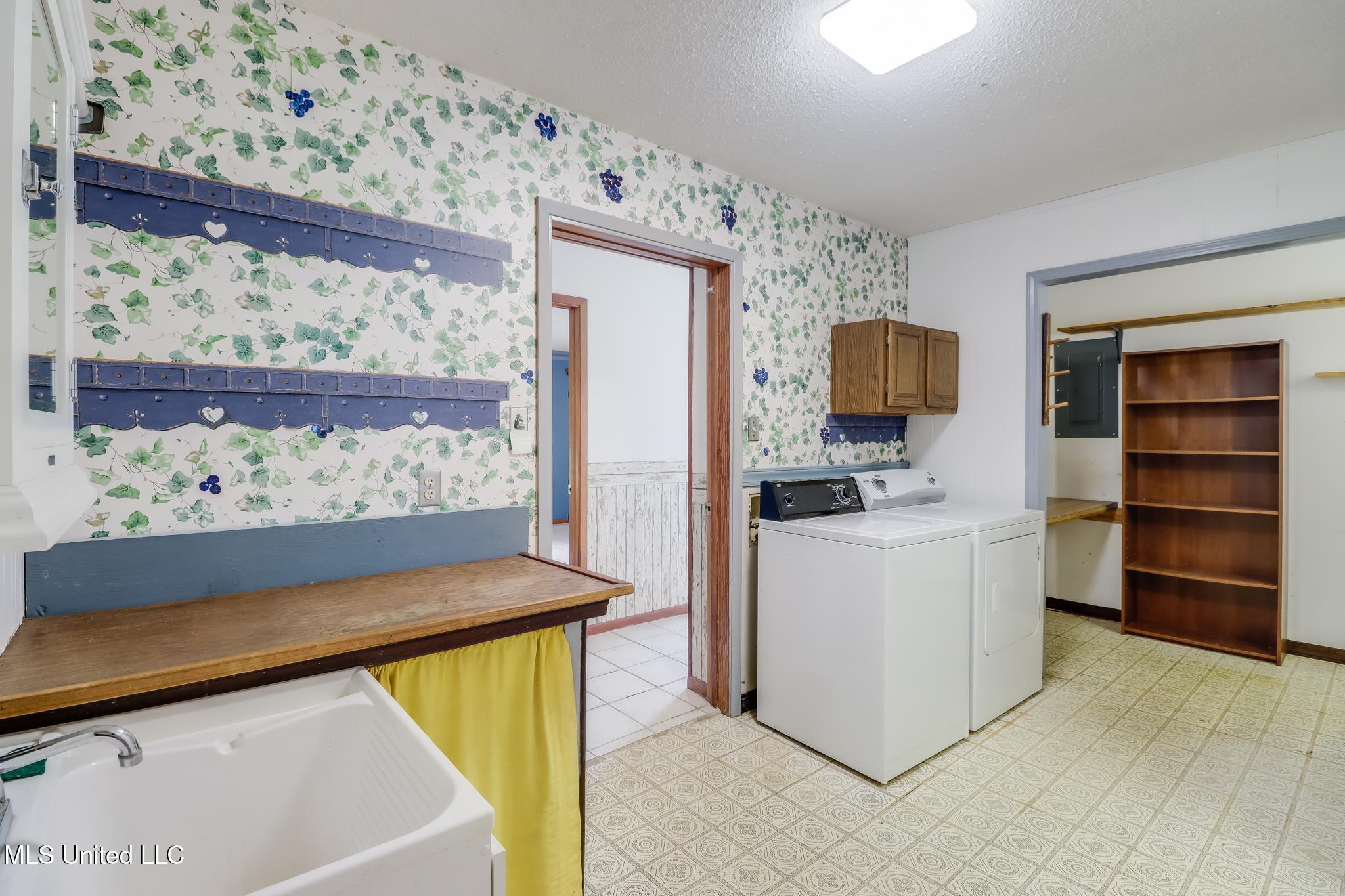 Pass Christian, Mississippi, 39571, United States, 3 Bedrooms Bedrooms, ,2 BathroomsBathrooms,Residential,For Sale,1874692