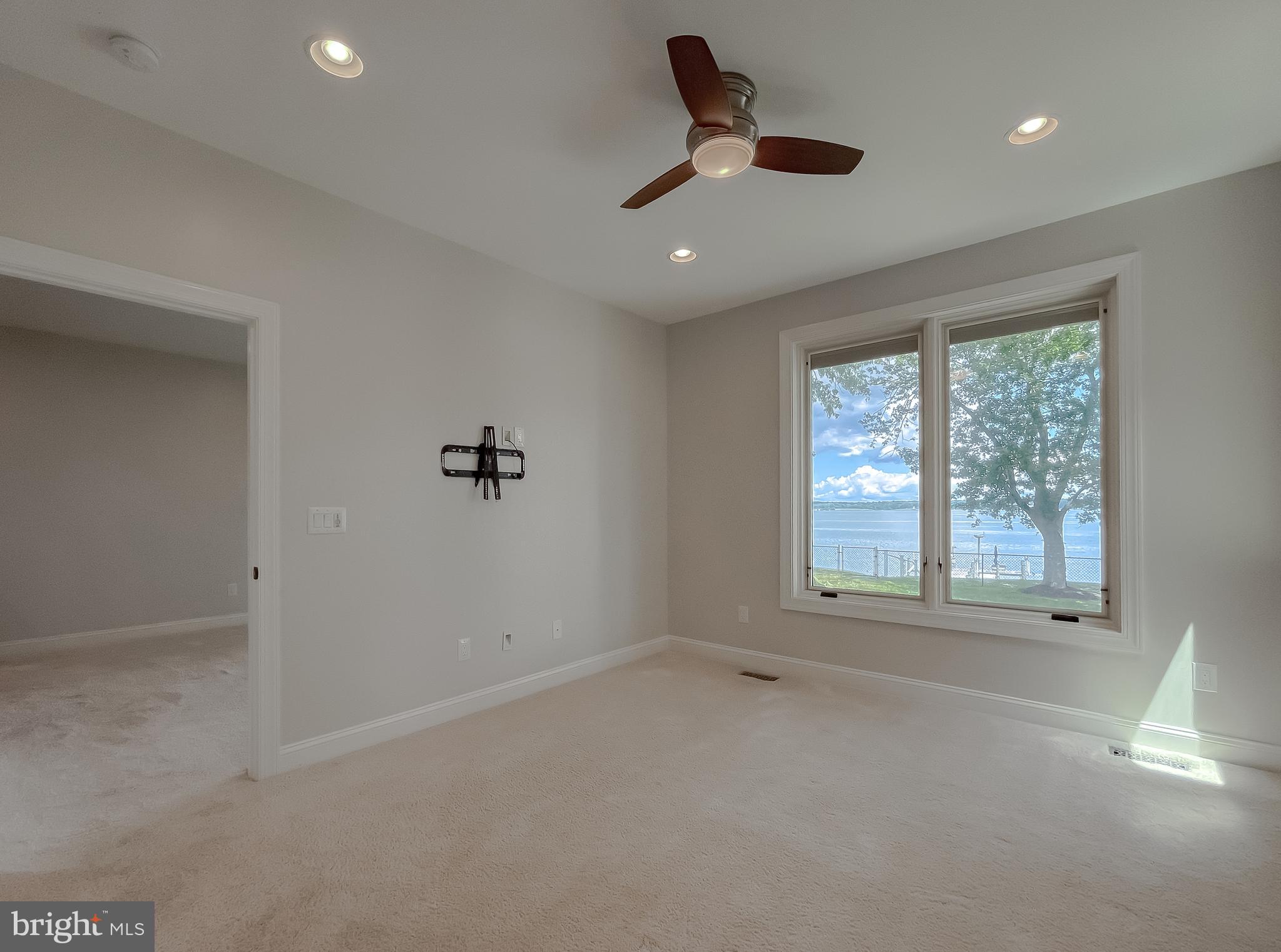 Hollywood, Maryland, 20636, United States, 5 Bedrooms Bedrooms, ,5 BathroomsBathrooms,Residential,For Sale,1914184
