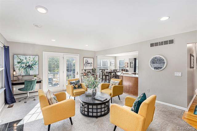 Wixom, Michigan, 48393, United States, 5 Bedrooms Bedrooms, ,4 BathroomsBathrooms,Residential,For Sale,1930783
