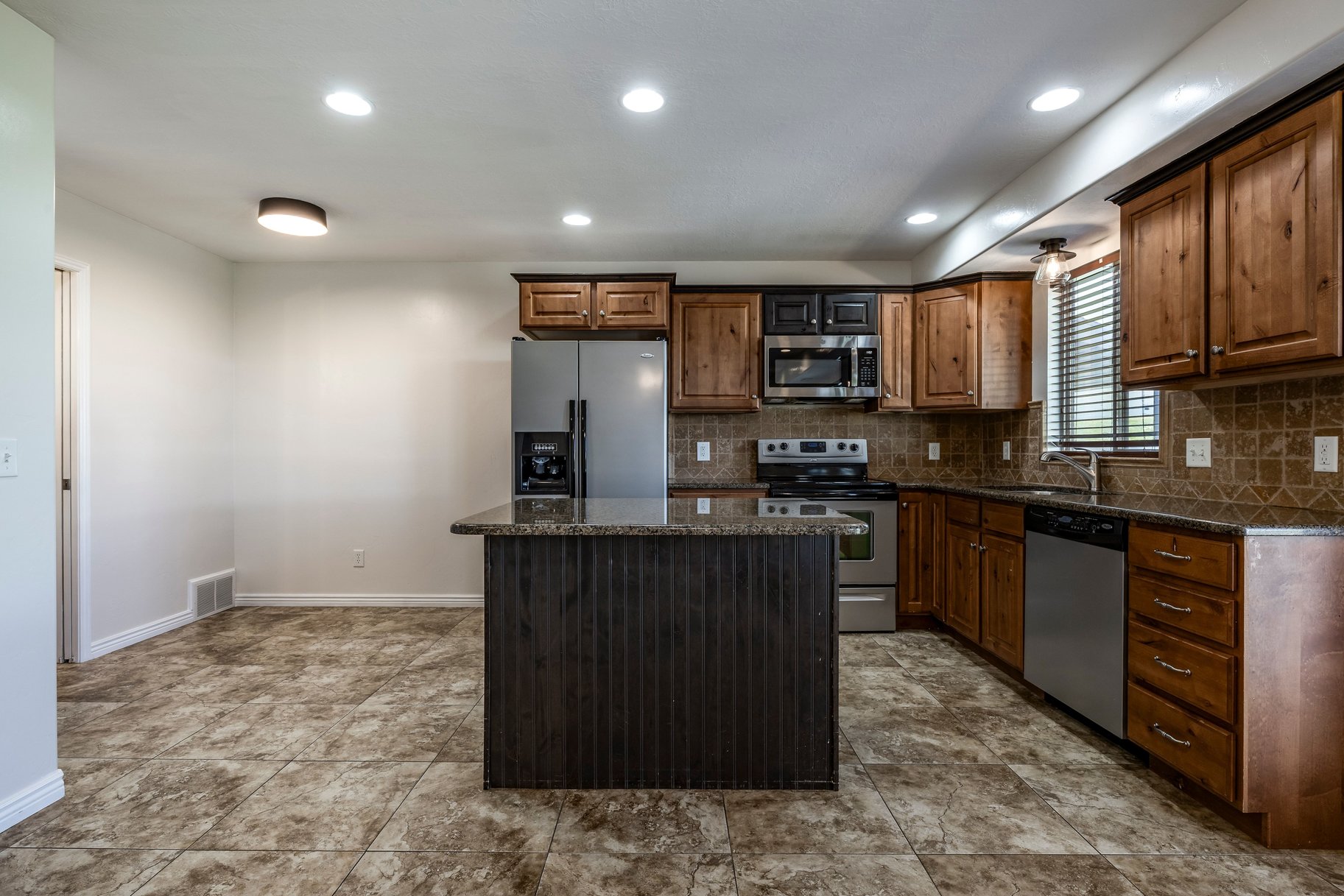  Townhome with Fully Finished Basement - 物件實景