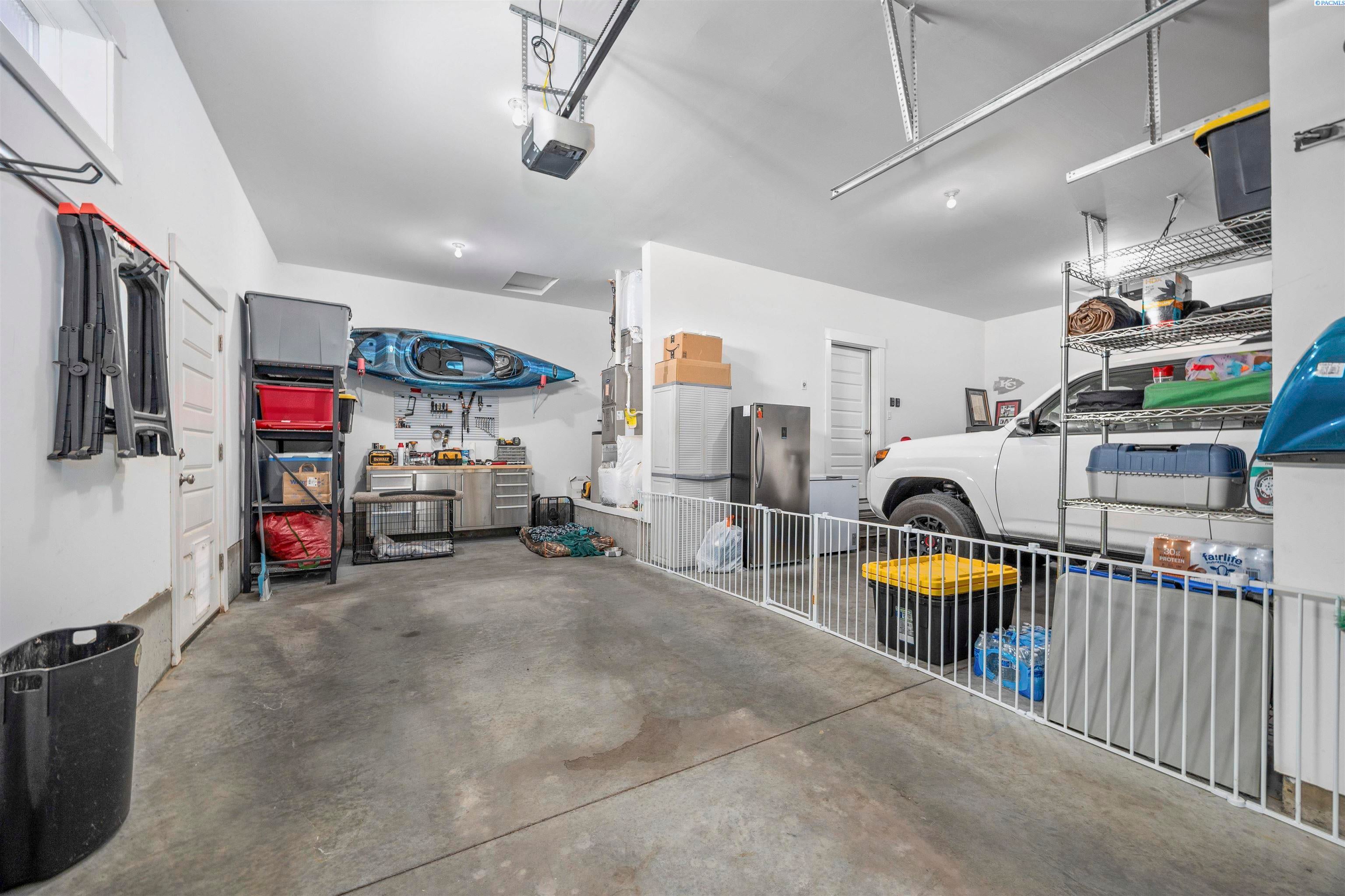 Kennewick, Washington, 99338, United States, 4 Bedrooms Bedrooms, ,3 BathroomsBathrooms,Residential,For Sale,1977201