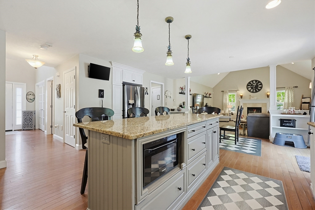 Northbridge, Massachusetts, 01534, United States, 4 Bedrooms Bedrooms, ,2 BathroomsBathrooms,Residential,For Sale,1977320