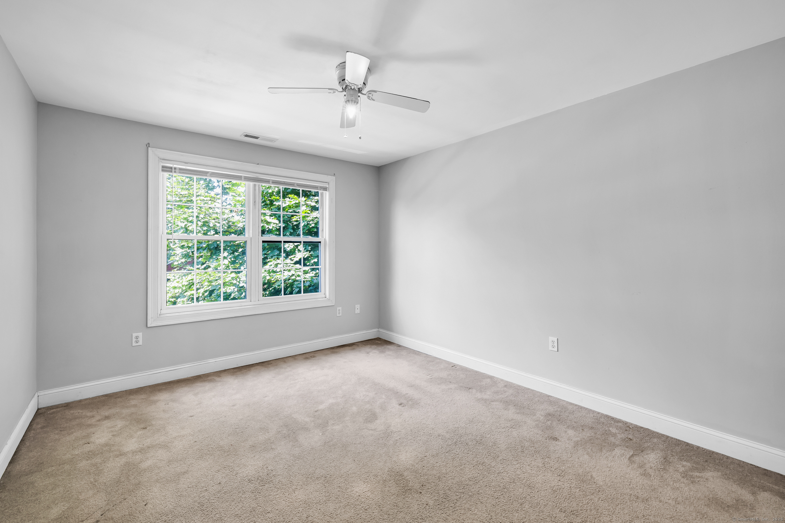Stratford, Connecticut, 06614, United States, 5 Bedrooms Bedrooms, ,4 BathroomsBathrooms,Residential,For Sale,1896589