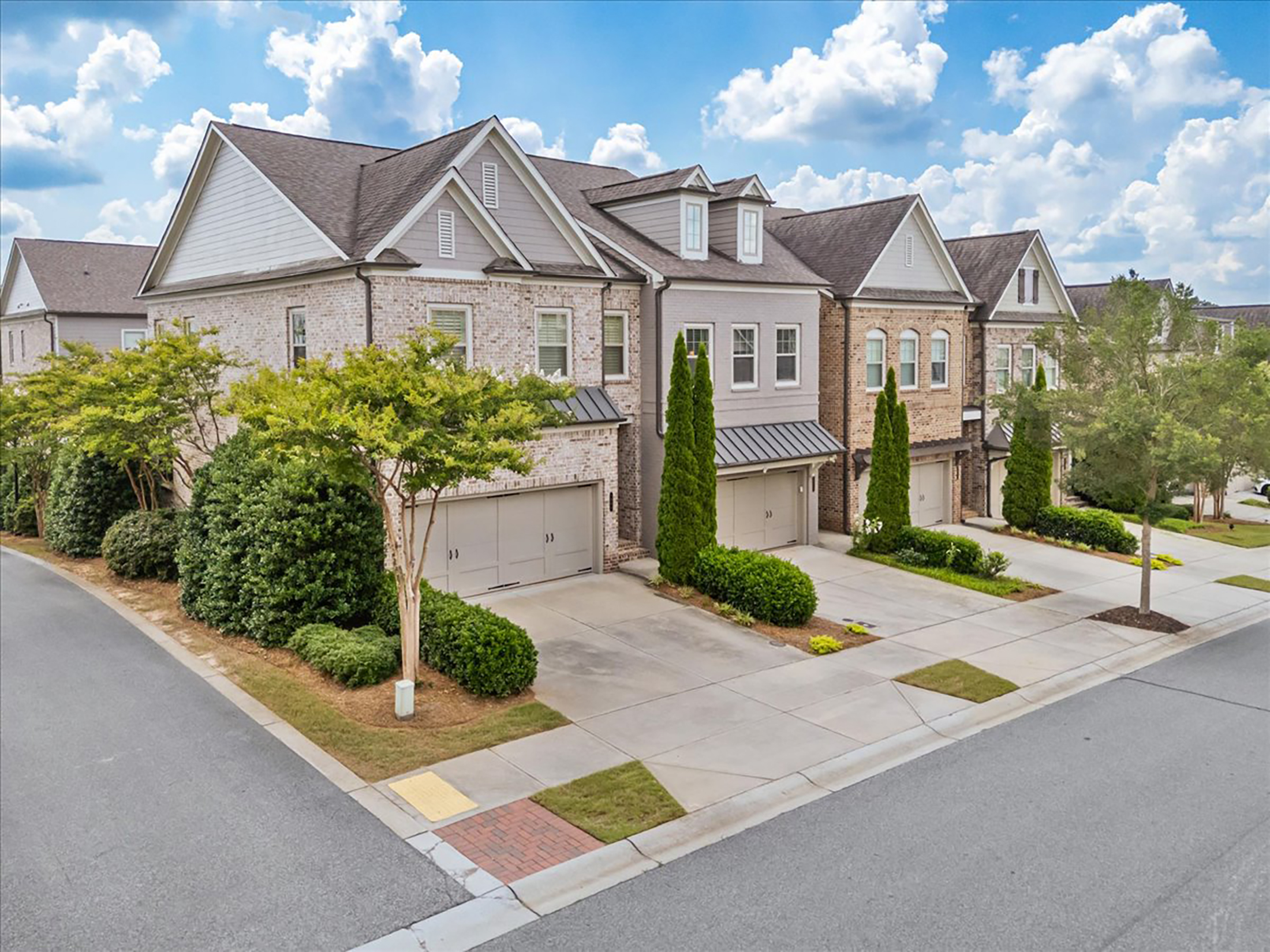  Beautifully Maintained Townhome in Gated Community - 物件實景