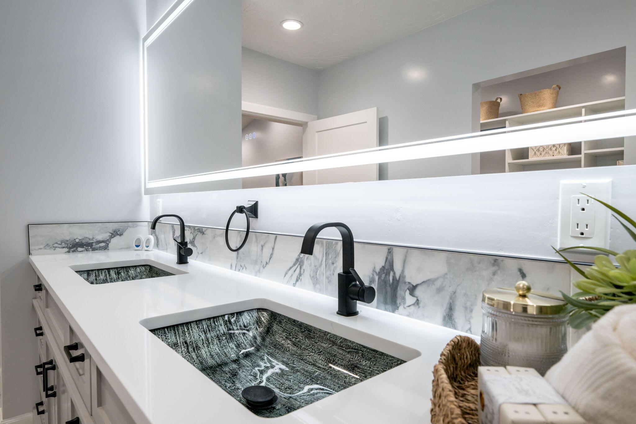 Toquerville, Utah, 84774, United States, 6 Bedrooms Bedrooms, ,8 BathroomsBathrooms,Residential,For Sale,2007436