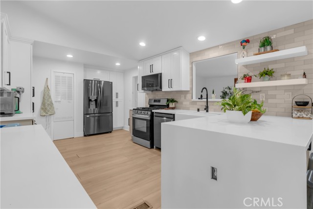 Oak Hills, California, 92344, United States, 6 Bedrooms Bedrooms, ,2 BathroomsBathrooms,Residential,For Sale,2000385