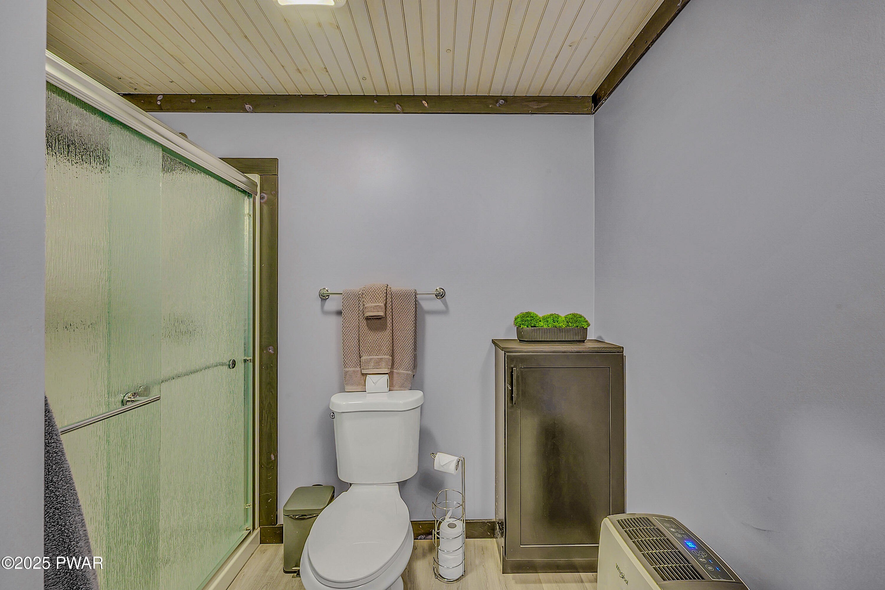 Lake Ariel, Pennsylvania, 18436, United States, 4 Bedrooms Bedrooms, ,4 BathroomsBathrooms,Residential,For Sale,1998731