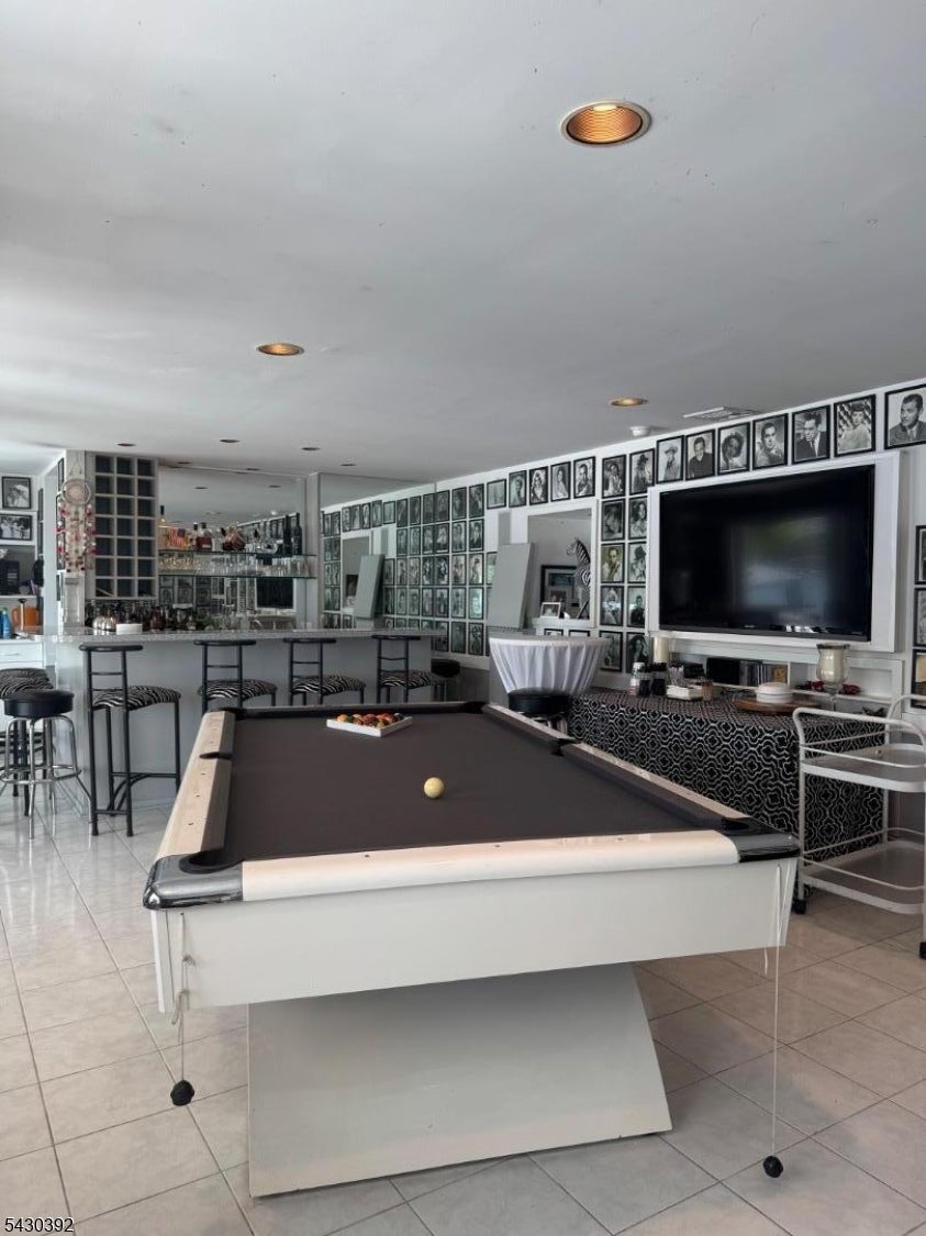 Hopatcong Boro, New Jersey, 07843, United States, 3 Bedrooms Bedrooms, ,4 BathroomsBathrooms,Residential,For Sale,2045244