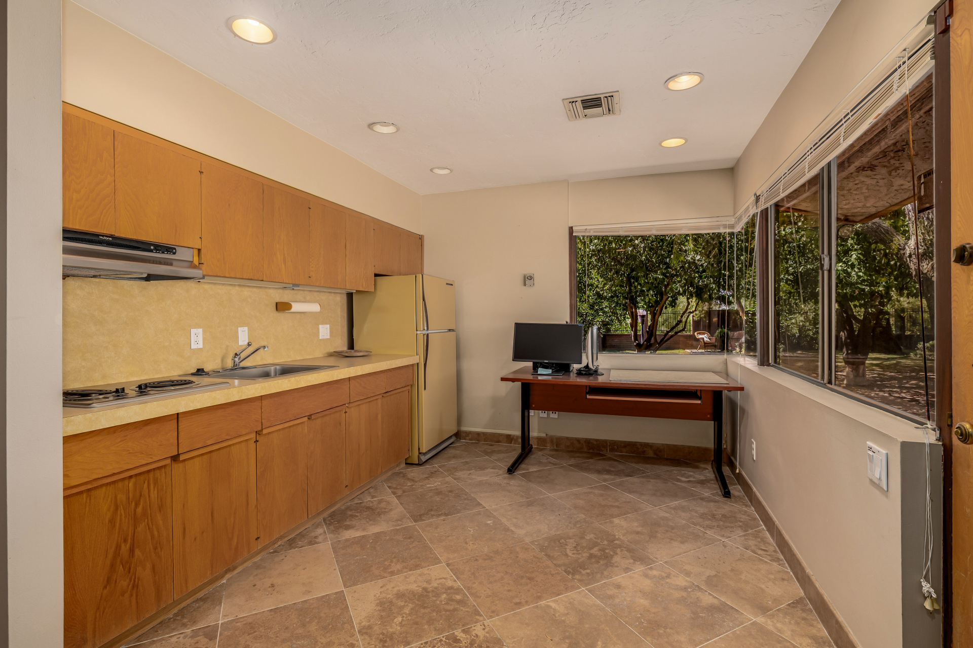 Paradise Valley, Arizona, 85253, United States, 4 Bedrooms Bedrooms, ,8 BathroomsBathrooms,Residential,For Sale,1914345