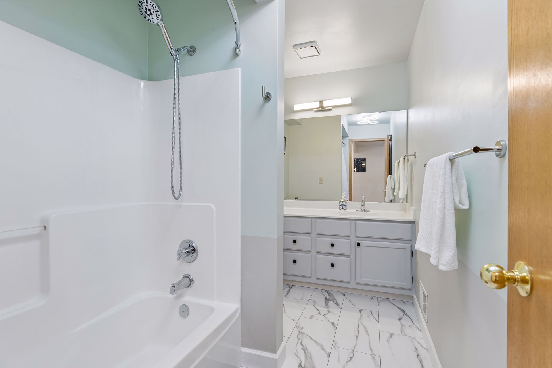  Effortless Townhome Living Near Parks and Dining - 物件實景