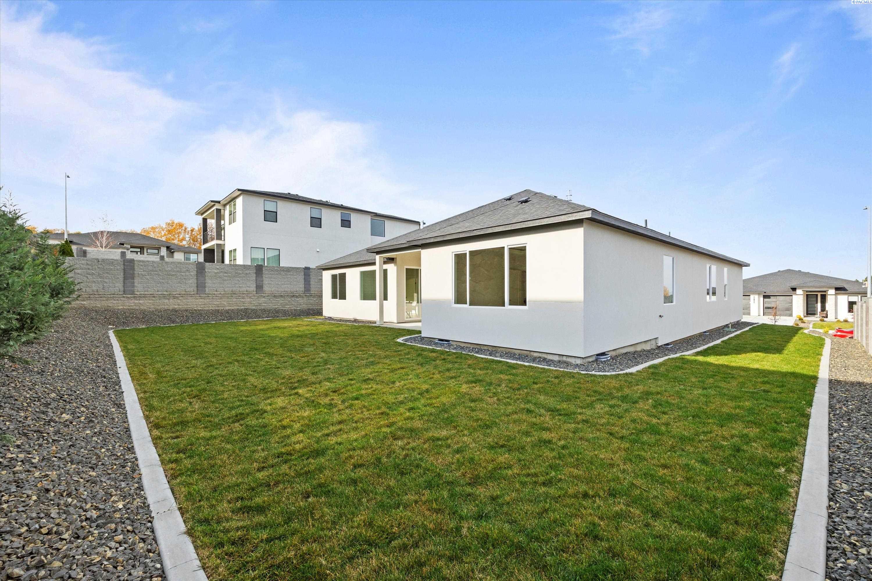 Richland, Washington, 99352, United States, 4 Bedrooms Bedrooms, ,3 BathroomsBathrooms,Residential,For Sale,1991503