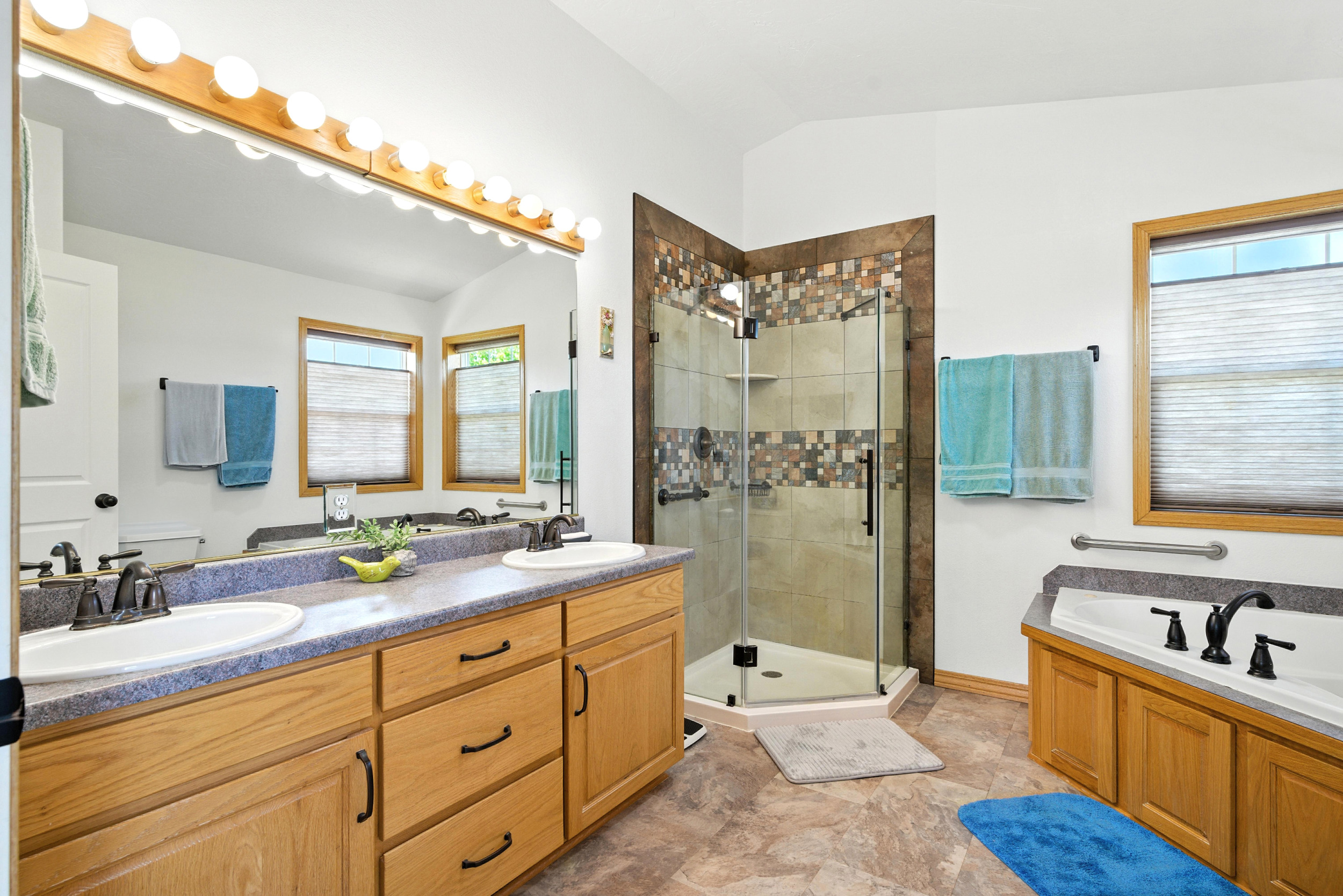 Bonners Ferry, Idaho, 83805, United States, 3 Bedrooms Bedrooms, ,2 BathroomsBathrooms,Residential,For Sale,1921279