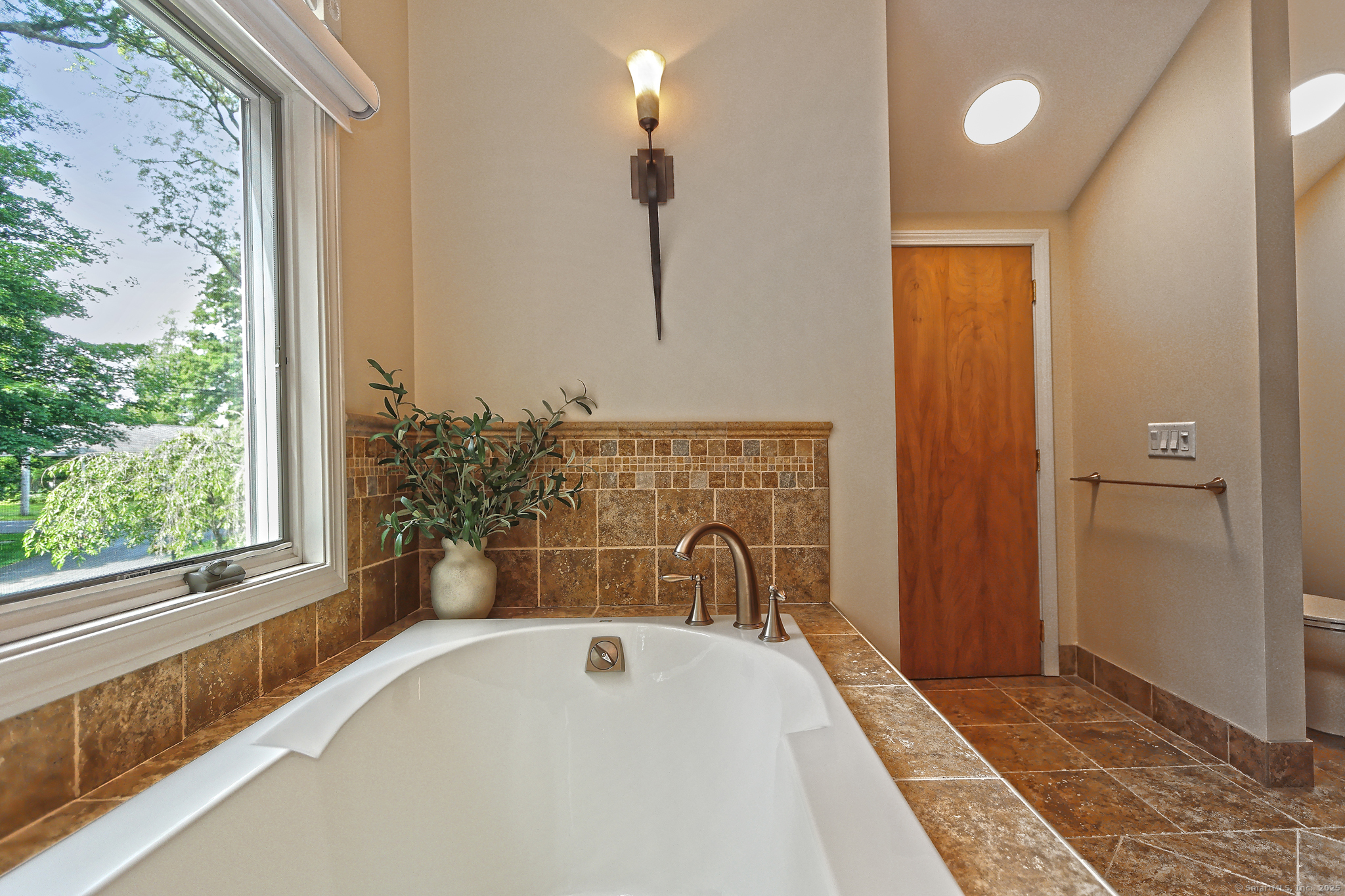 Orange, Connecticut, 06477, United States, 3 Bedrooms Bedrooms, ,3 BathroomsBathrooms,Residential,For Sale,1911286