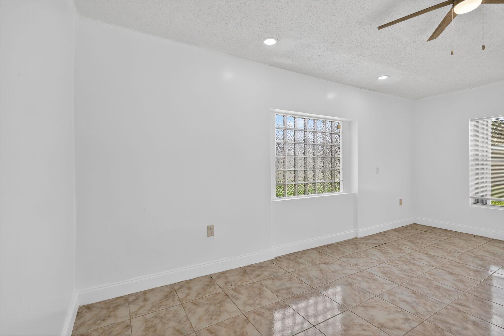 West Palm Beach, Florida, 33401, United States, 4 Bedrooms Bedrooms, ,2 BathroomsBathrooms,Residential,For Sale,1975982