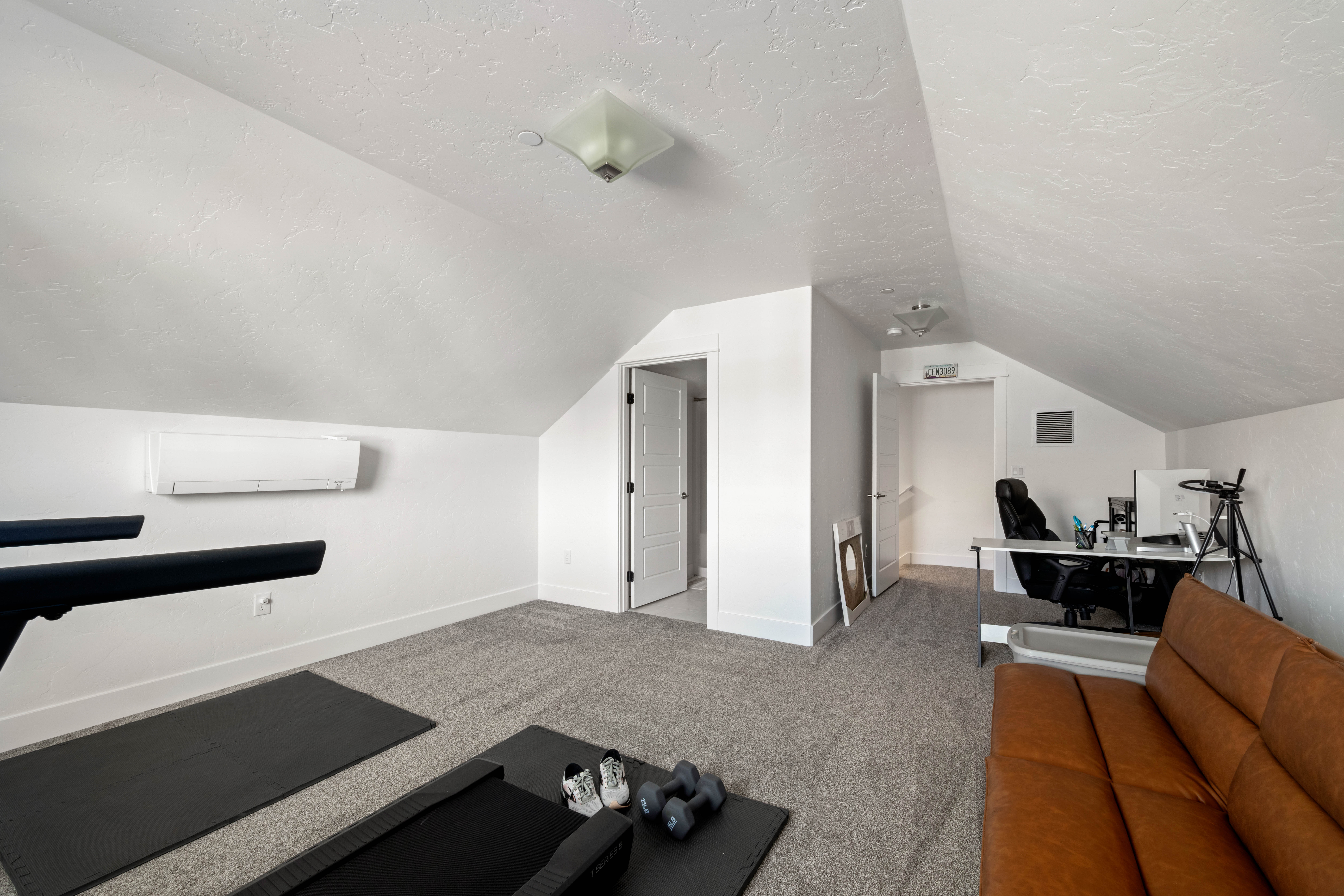  Like NEW - Rambler + Bonus Room - 物件實景