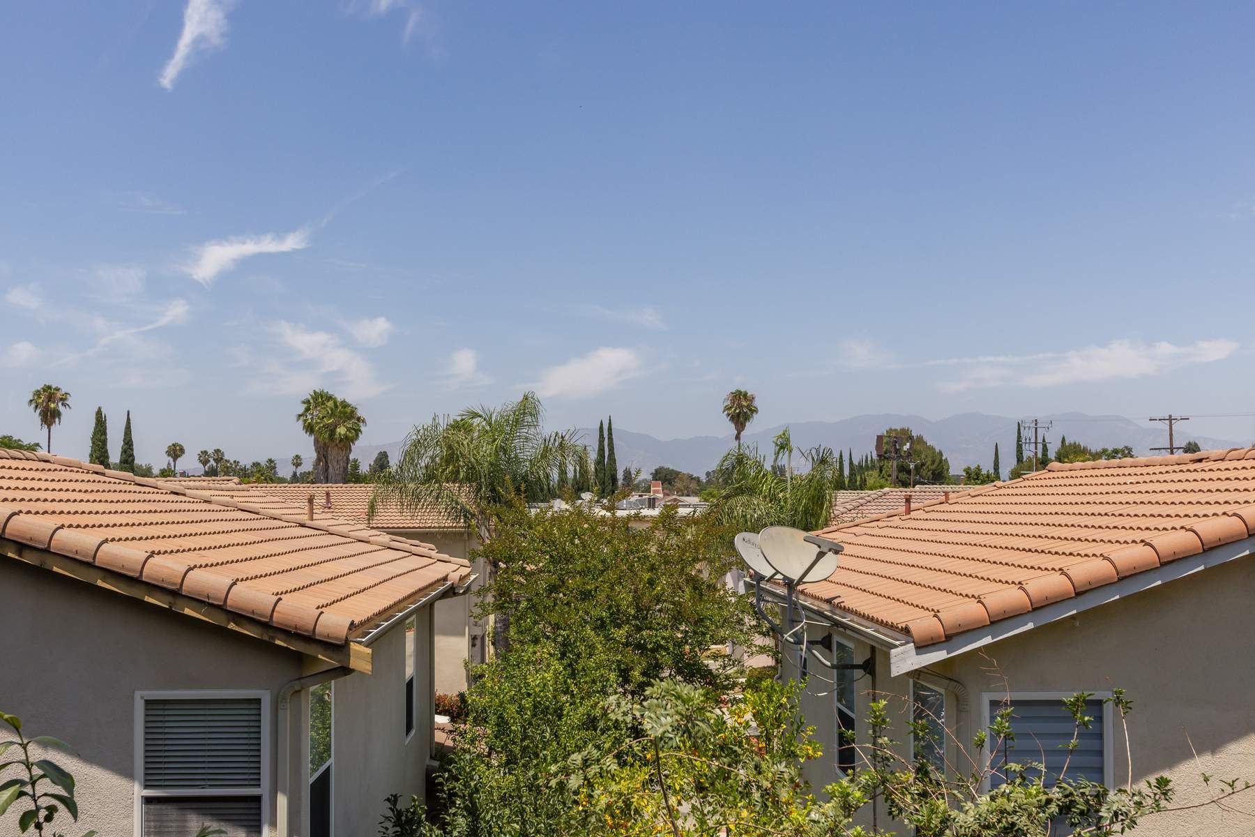  9131 Burnet Avenue, #5 - 物件實景