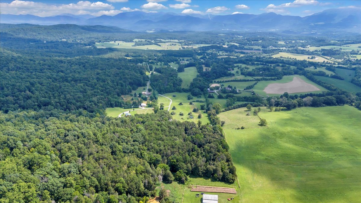 Buchanan, Virginia, 24066, United States, 5 Bedrooms Bedrooms, ,4 BathroomsBathrooms,Residential,For Sale,1900741