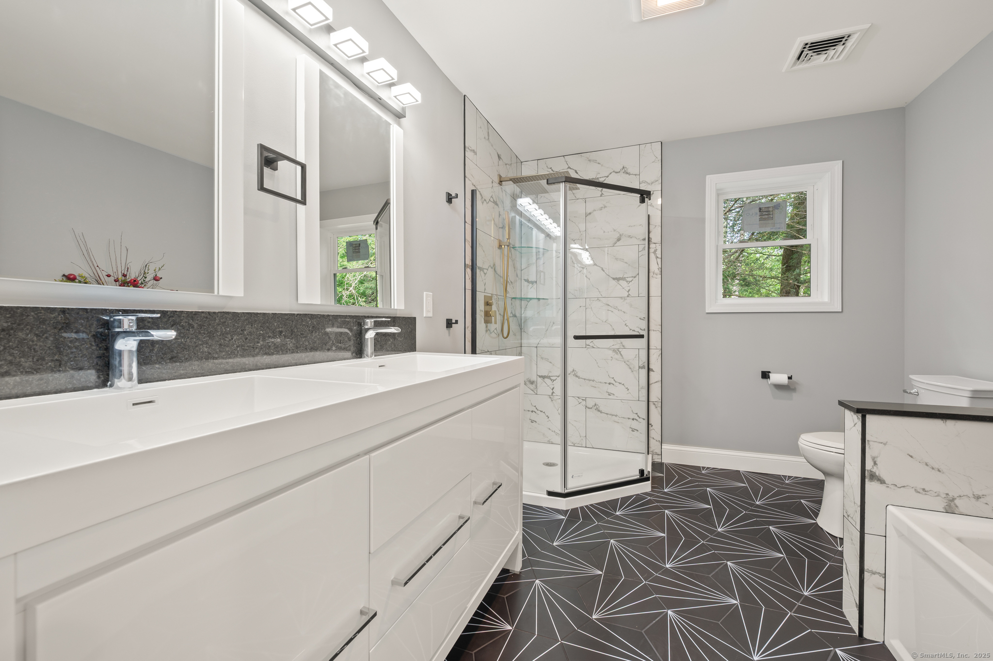 Simsbury, Connecticut, 06092, United States, 4 Bedrooms Bedrooms, ,3 BathroomsBathrooms,Residential,For Sale,1872405