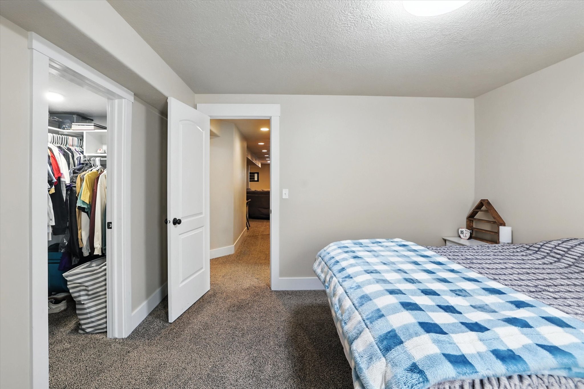 Perry, Utah, 84302, United States, 6 Bedrooms Bedrooms, ,3 BathroomsBathrooms,Residential,For Sale,1903790