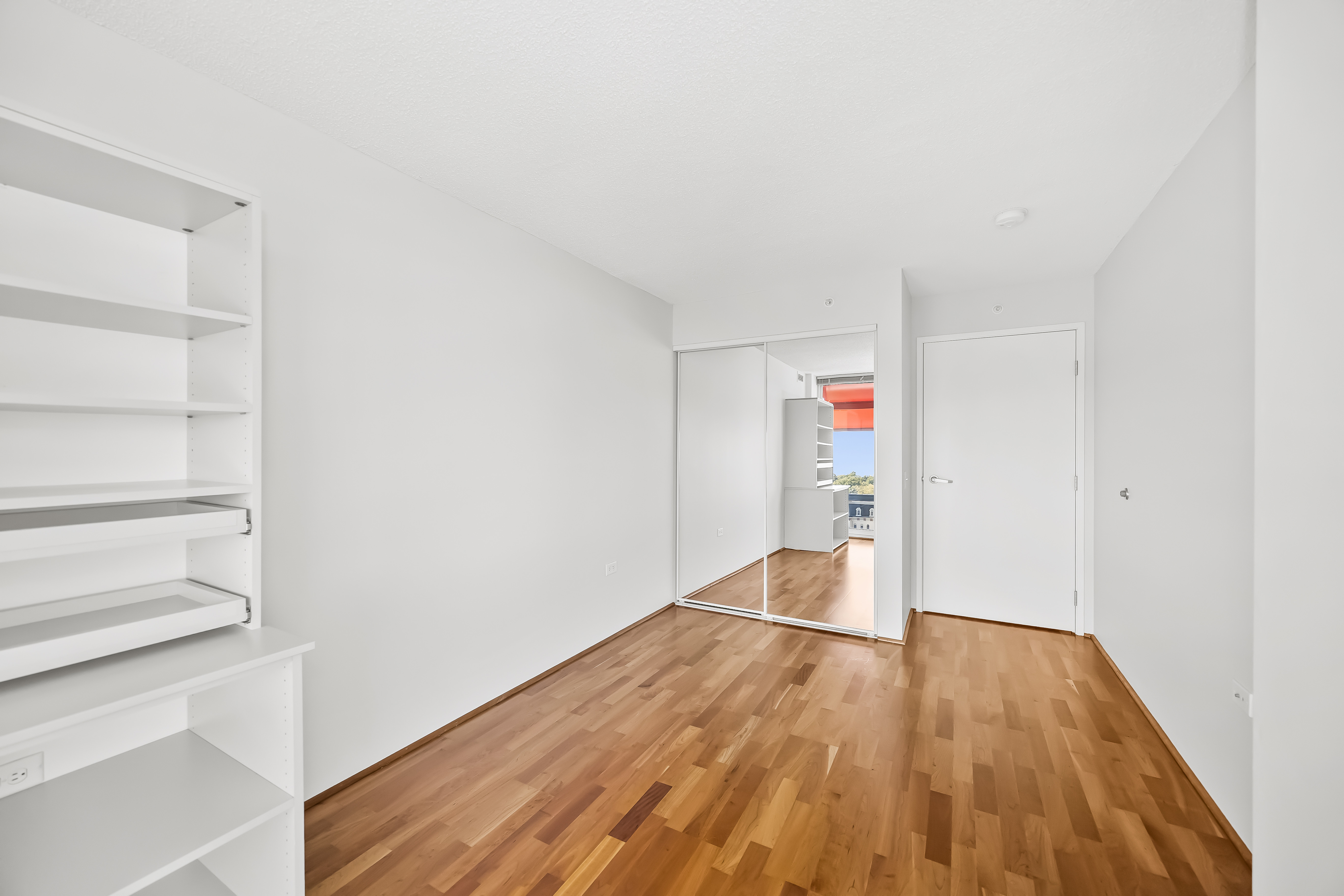  Sun-Filled Corner Unit in Downtown Evanston - 物件實景