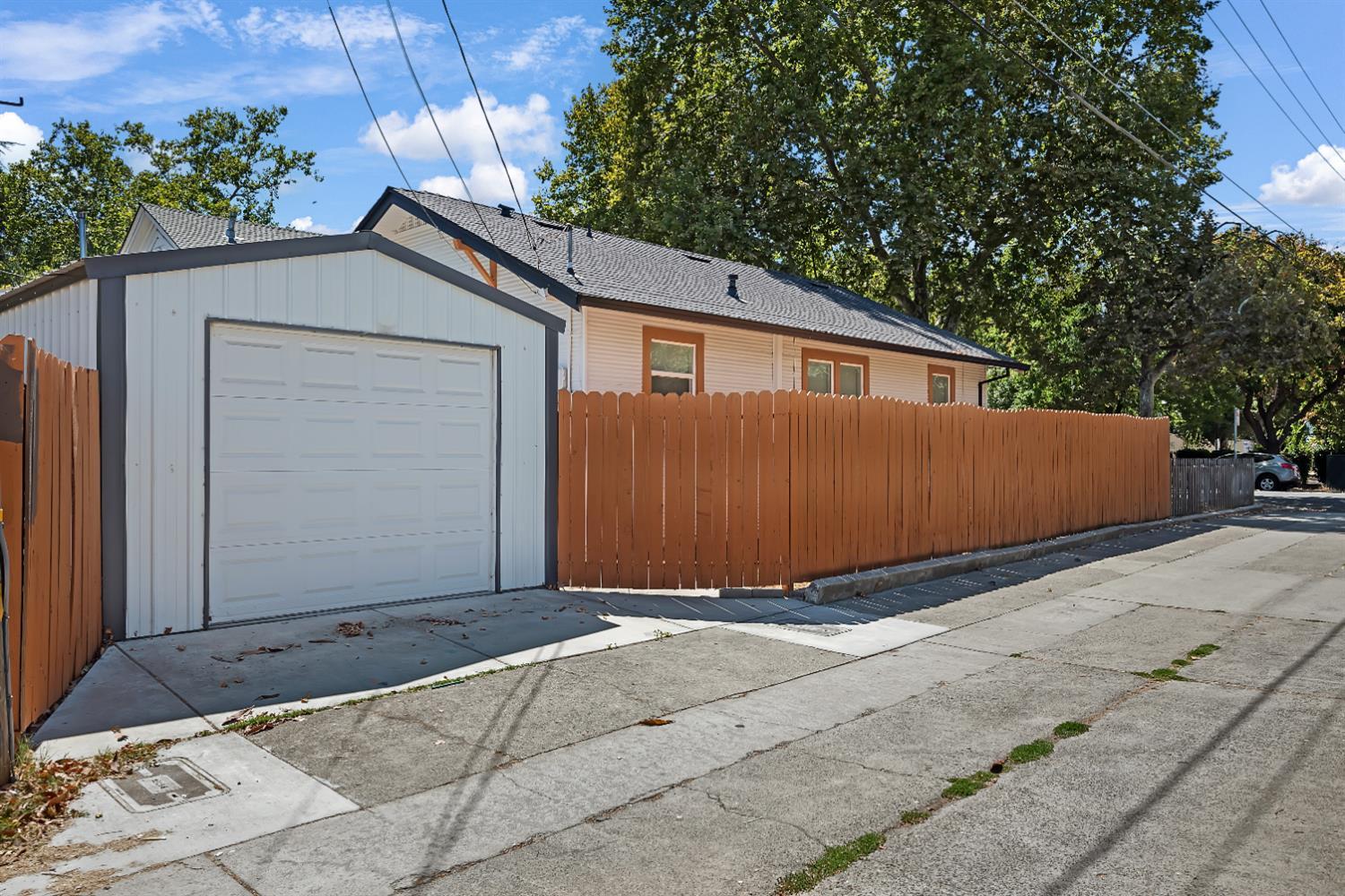 Sacramento, California, 95818, United States, 2 Bedrooms Bedrooms, ,1 BathroomBathrooms,Residential,For Sale,1975469