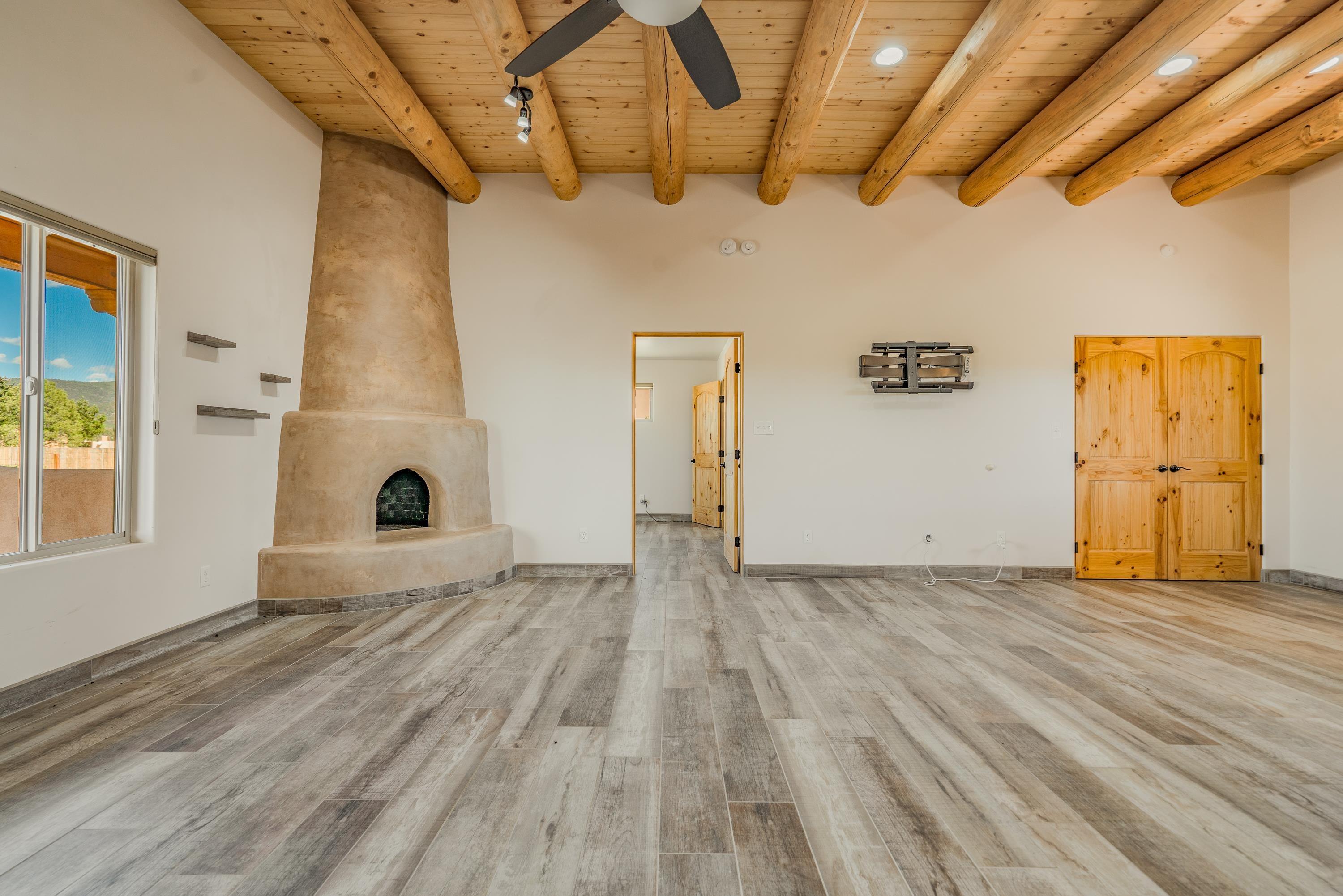 Taos, New Mexico, 87557, United States, 3 Bedrooms Bedrooms, ,2 BathroomsBathrooms,Residential,For Sale,1959300