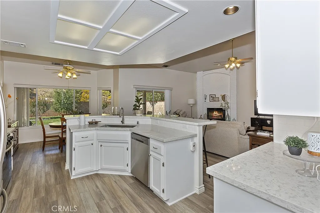 Victorvile, California, 92395, United States, 4 Bedrooms Bedrooms, ,2 BathroomsBathrooms,Residential,For Sale,1978607