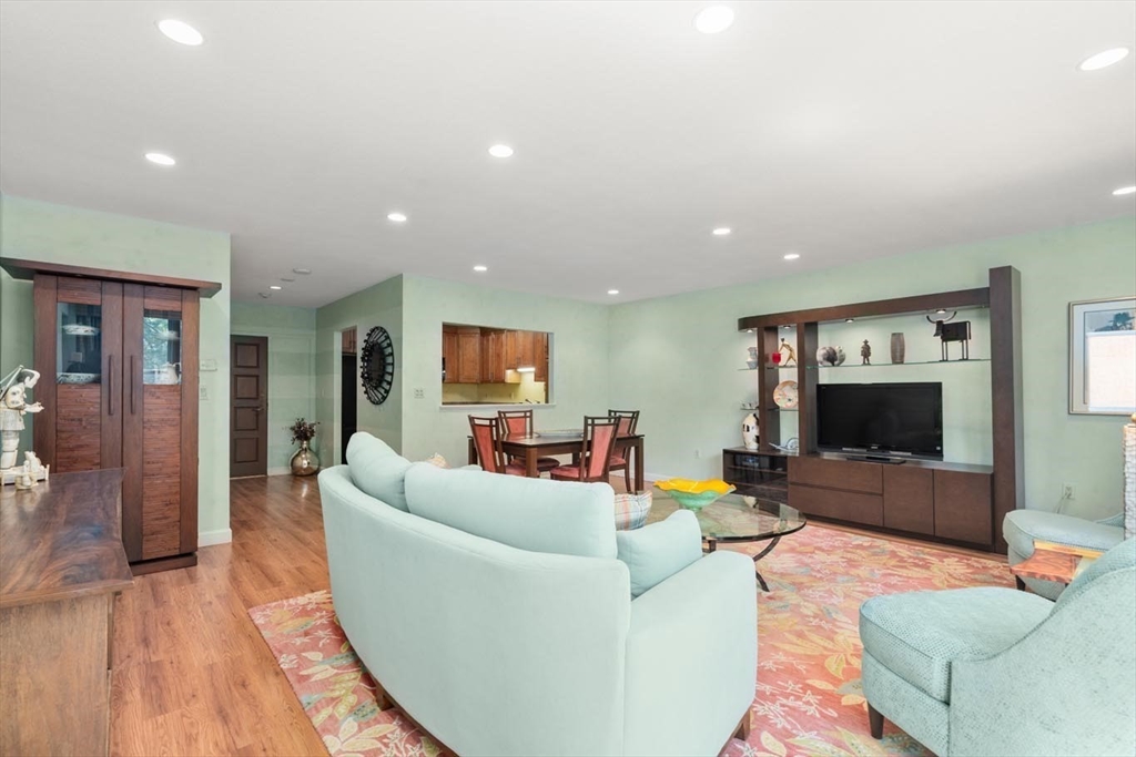 Newton, Massachusetts, 02459, United States, 2 Bedrooms Bedrooms, ,2 BathroomsBathrooms,Residential,For Sale,1890490