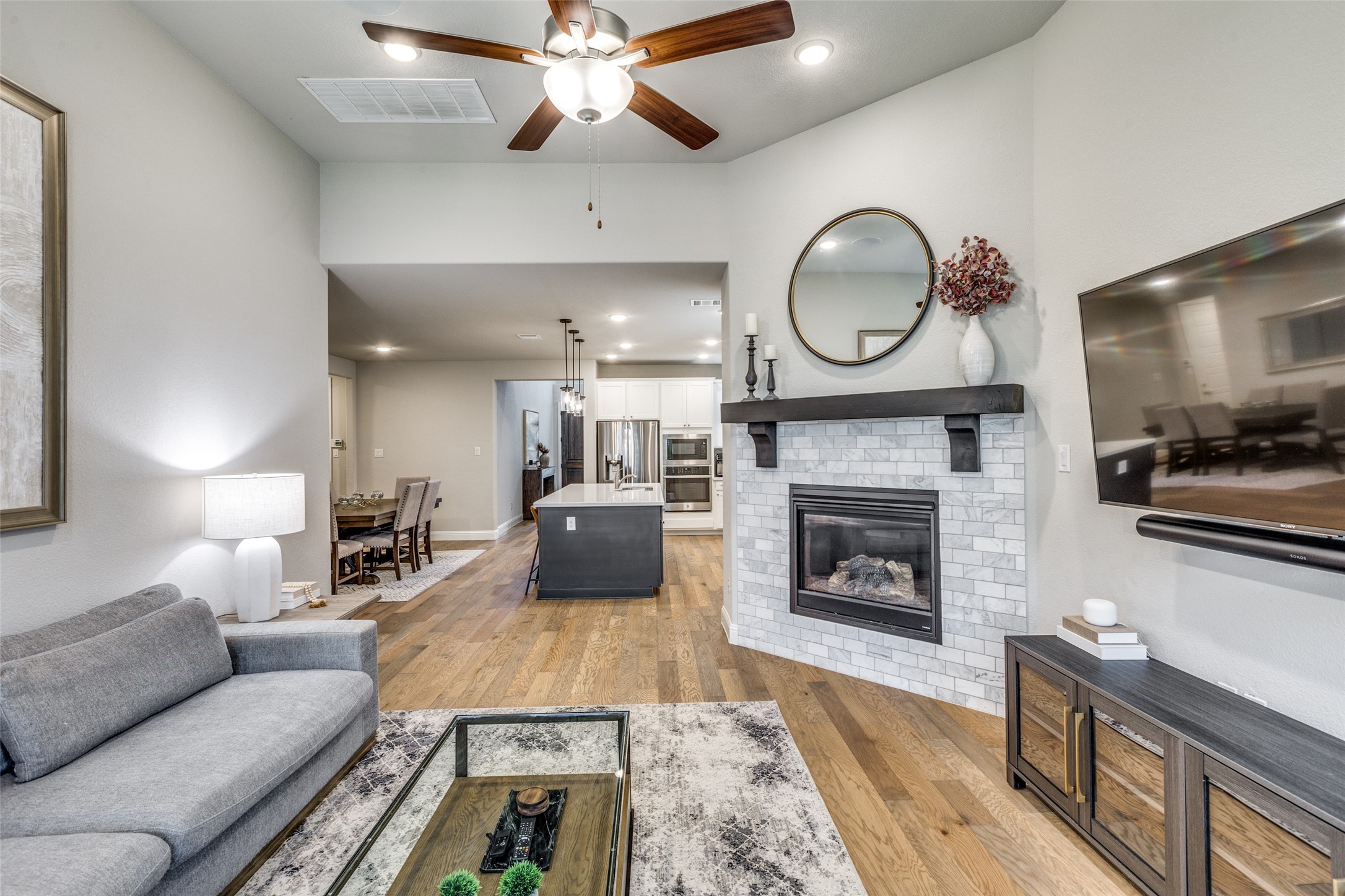 Carrollton, Texas, 75010, United States, 3 Bedrooms Bedrooms, ,3 BathroomsBathrooms,Residential,For Sale,1907540