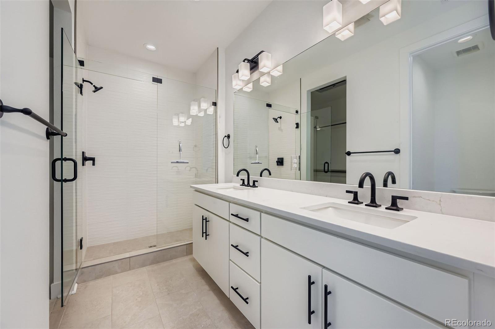 Aurora, Colorado, 80019, United States, 4 Bedrooms Bedrooms, ,3 BathroomsBathrooms,Residential,For Sale,1958574