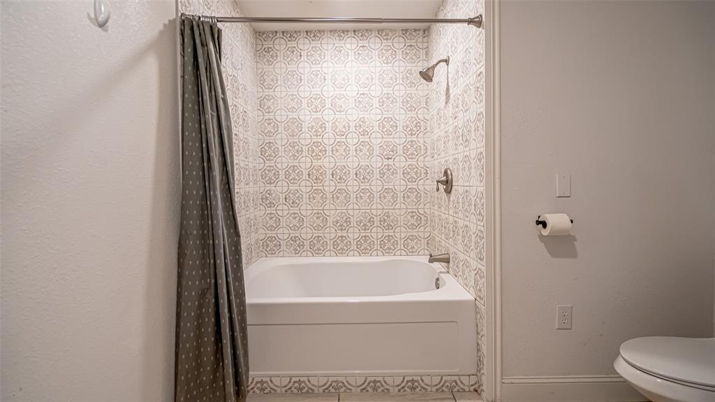 Azle, Texas, 76020, United States, 5 Bedrooms Bedrooms, ,4 BathroomsBathrooms,Residential,For Sale,1978324