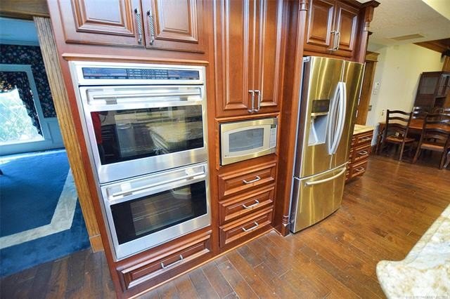 Tahlequah, Oklahoma, 74464, United States, 4 Bedrooms Bedrooms, ,4 BathroomsBathrooms,Residential,For Sale,1975818