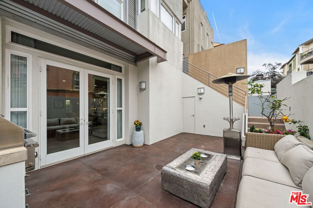 Los Angeles, California, 90094, United States, 3 Bedrooms Bedrooms, ,4 BathroomsBathrooms,Residential,For Sale,1947041