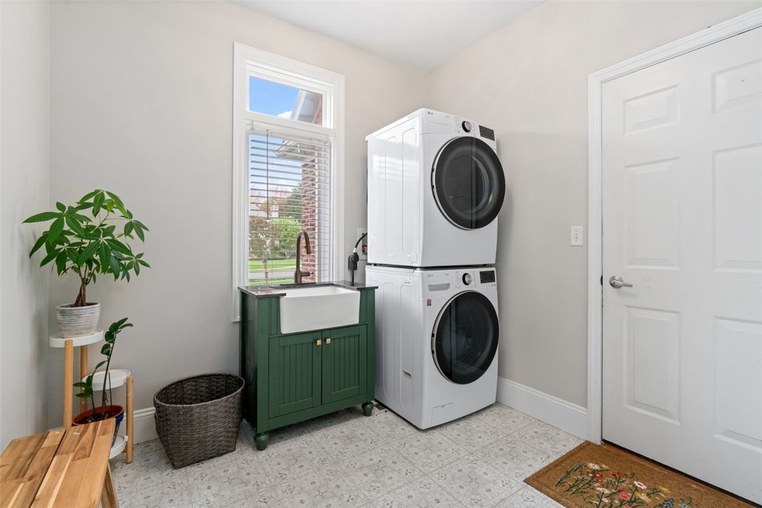 Adams Twp, Pennsylvania, 15044, United States, 5 Bedrooms Bedrooms, ,6 BathroomsBathrooms,Residential,For Sale,1989587