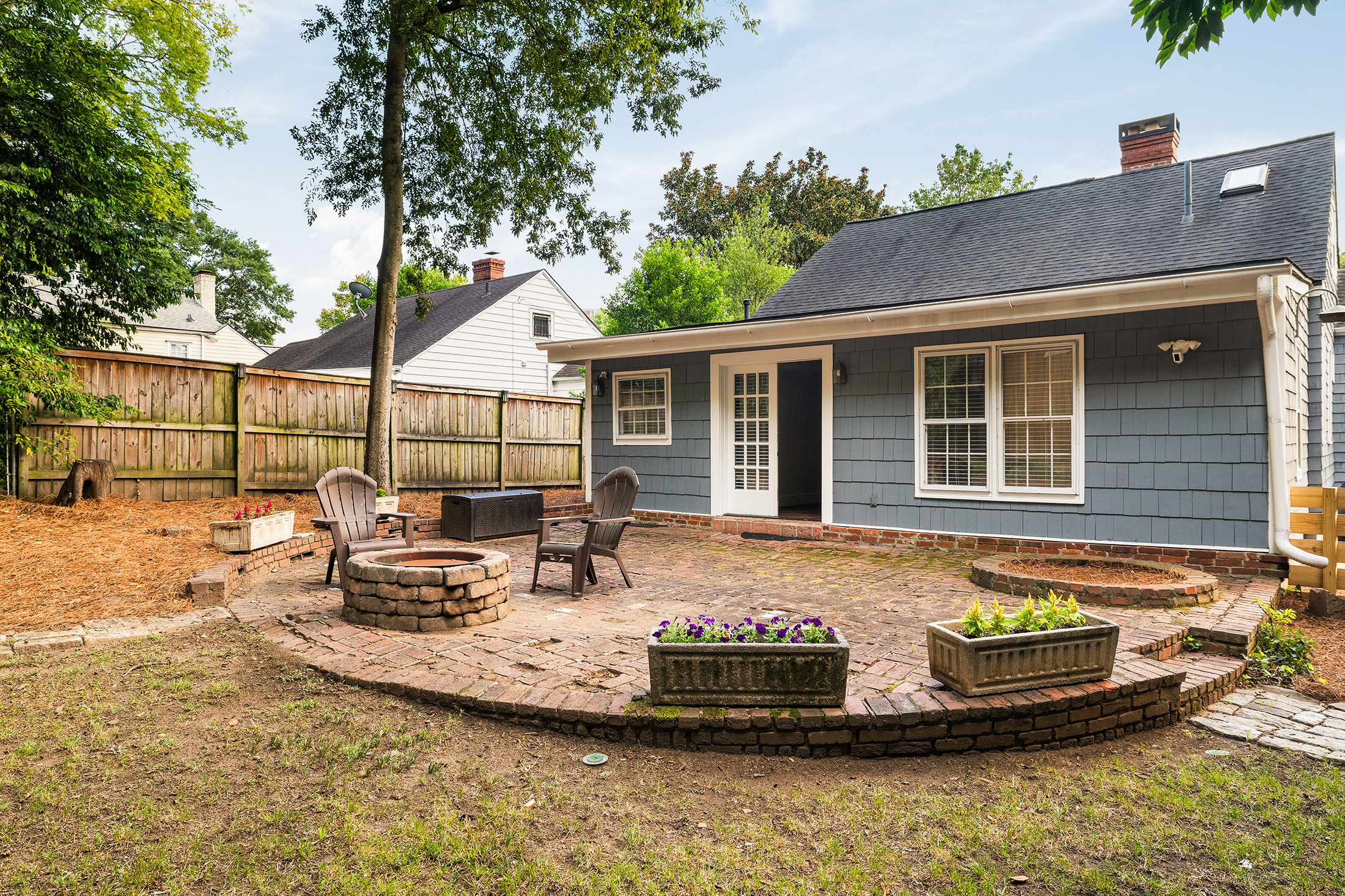  Charming Bungalow in the Heart of Sought-after Brookwood - 物件實景