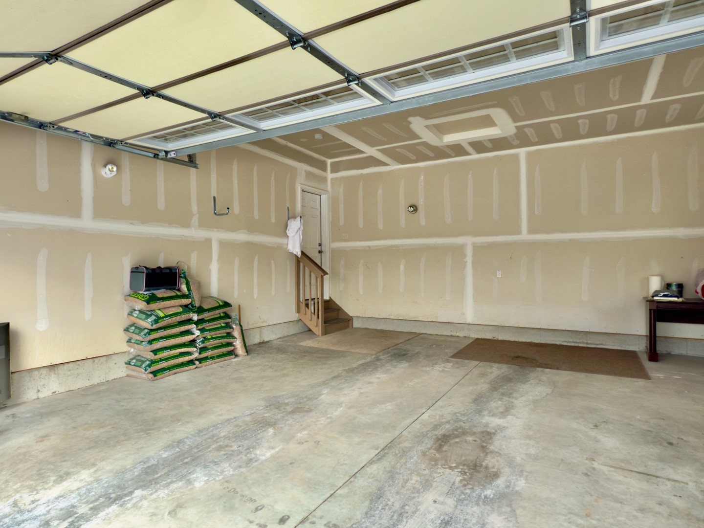 Hawley, Pennsylvania, 18428, United States, 3 Bedrooms Bedrooms, ,2 BathroomsBathrooms,Residential,For Sale,1995739